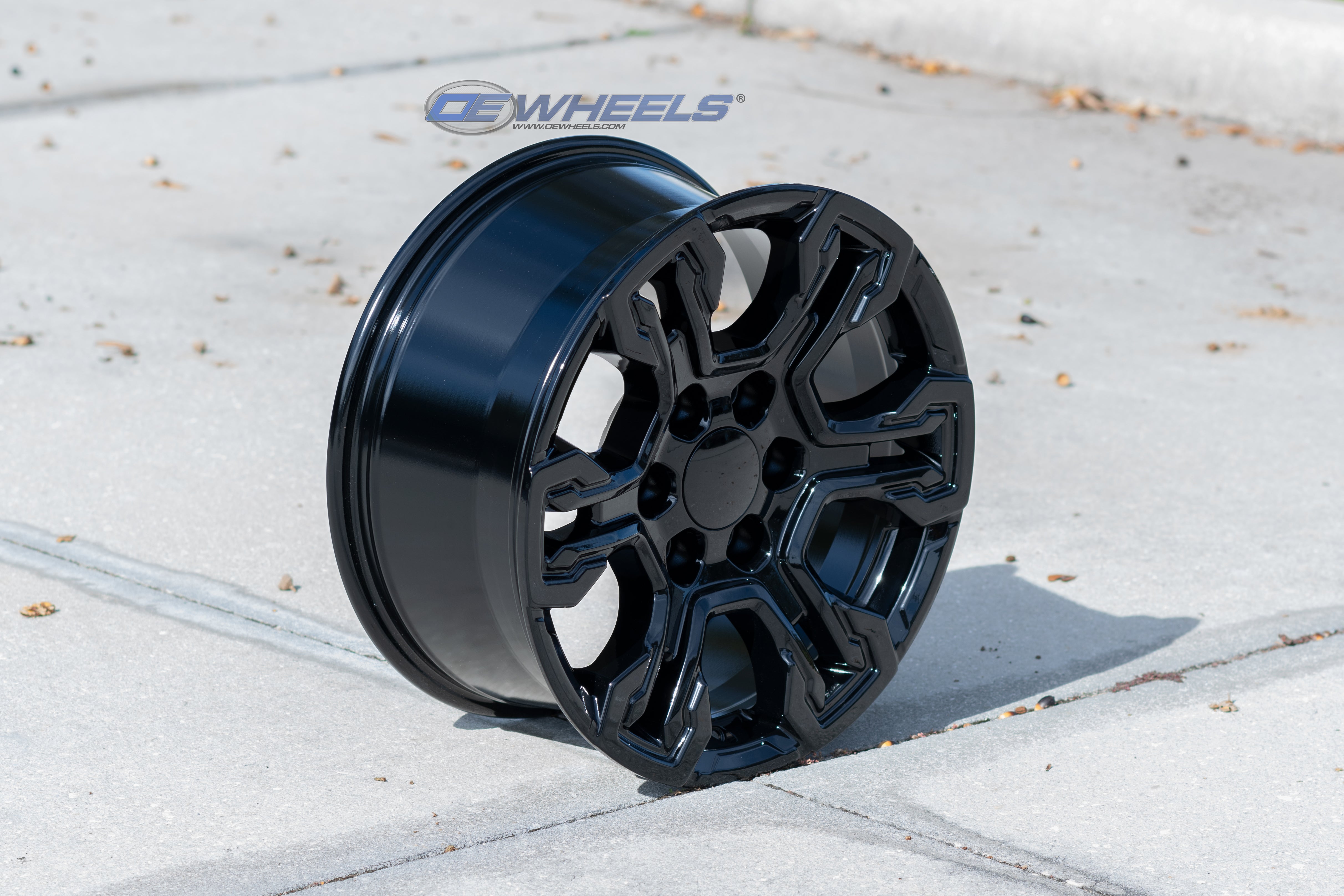 OE Wheels CV65-18085-6550-26B 18" Replica fits Chevrolet Silverado Gloss Black
