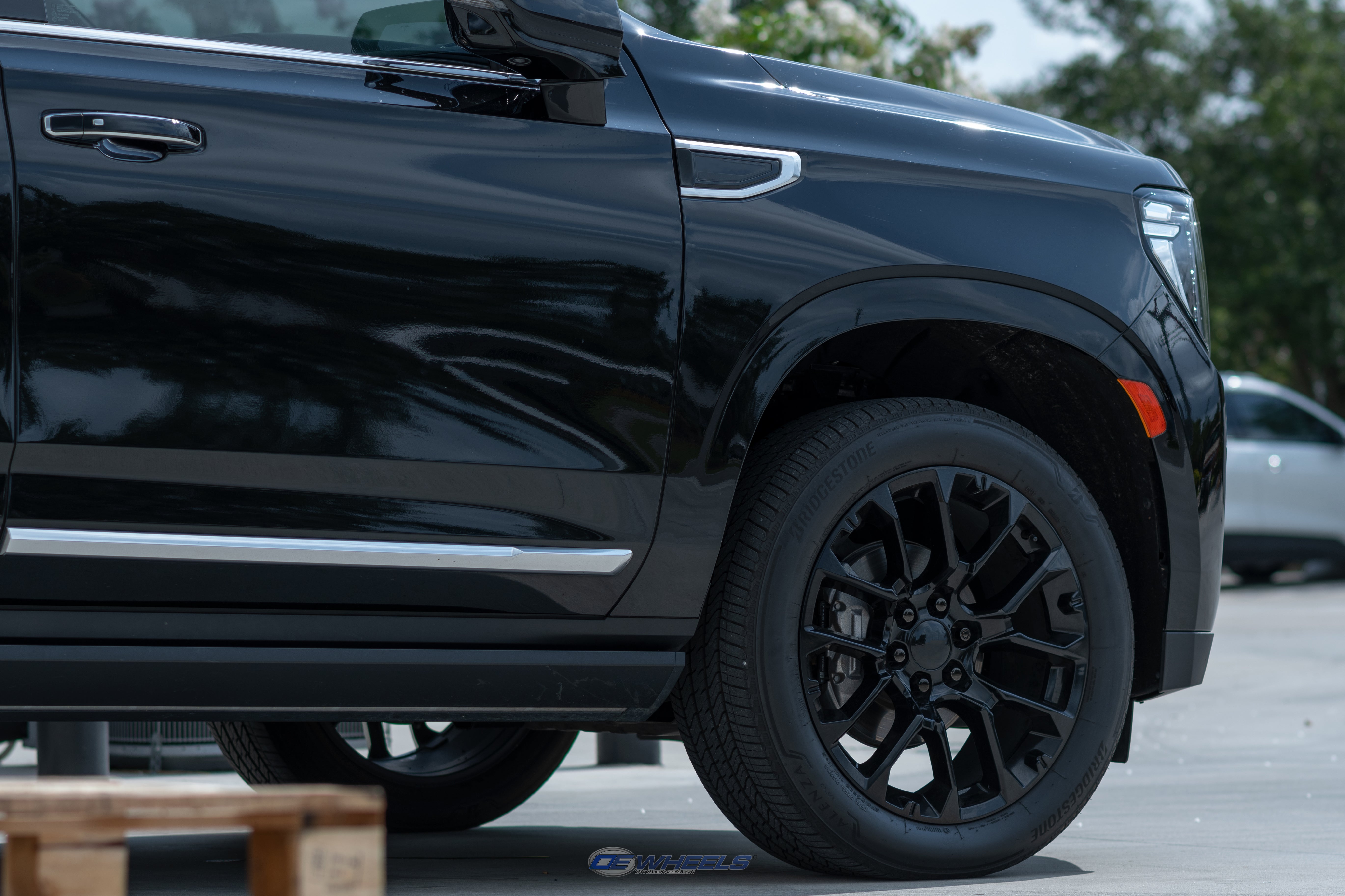 OE Wheels CV67-22090-6550-28B 22" Replica fits Chevrolet Suburban 1500 Black