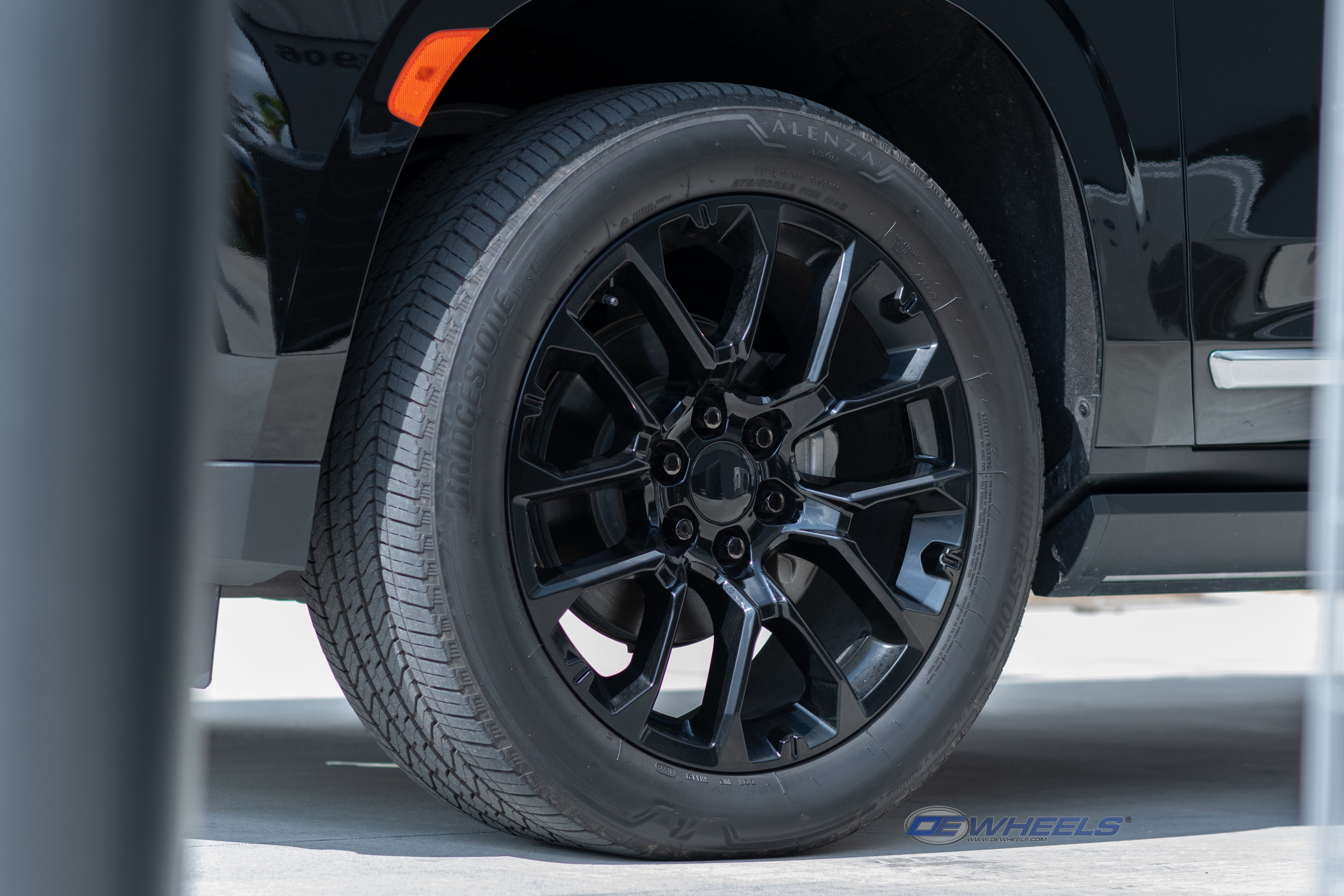 OE Wheels CV67-22090-6550-28B 22" Replica fits Chevrolet Suburban 1500 Black