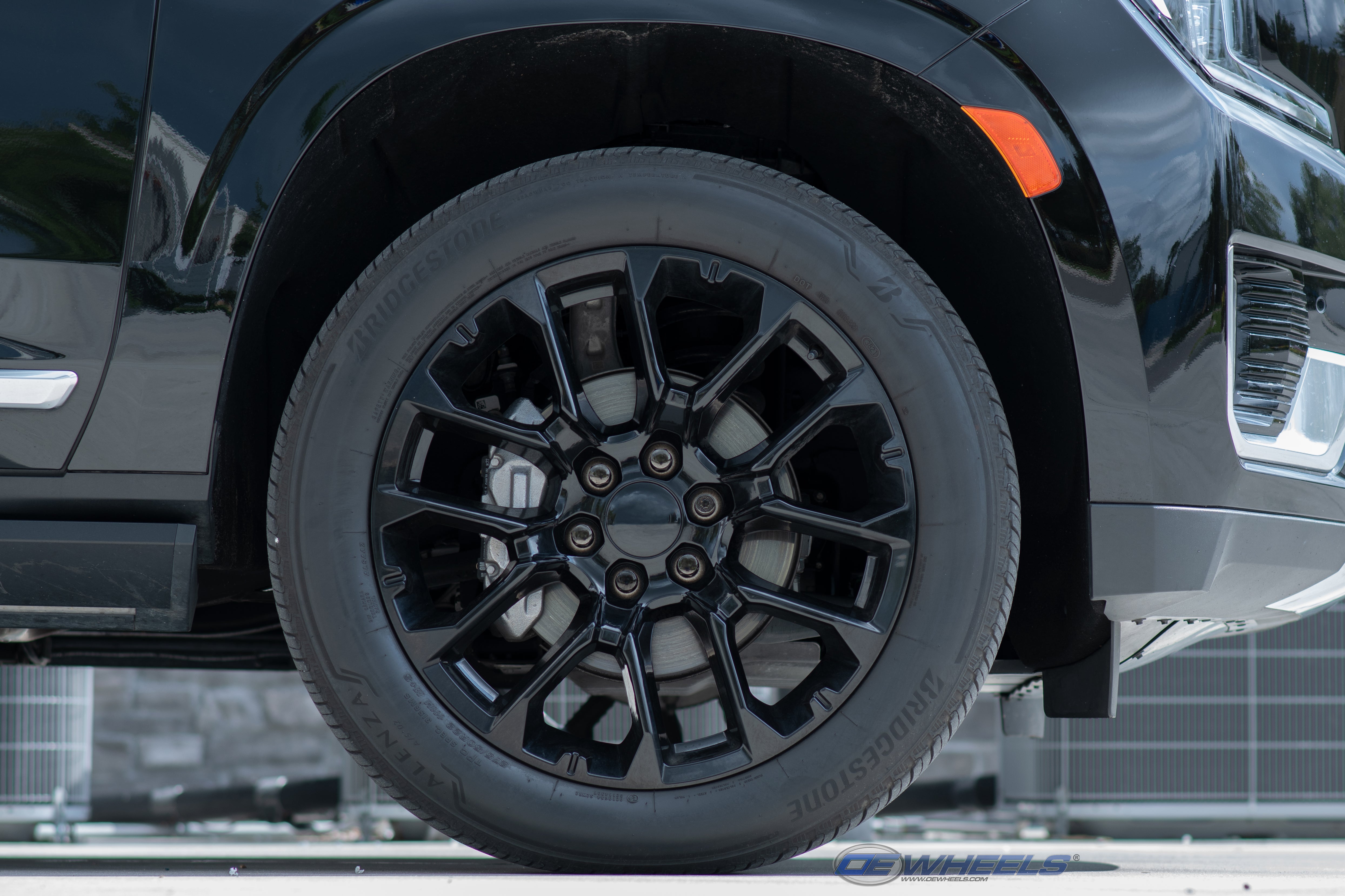 OE Wheels CV67-22090-6550-28B 22" Replica fits Chevrolet Suburban 1500 Black