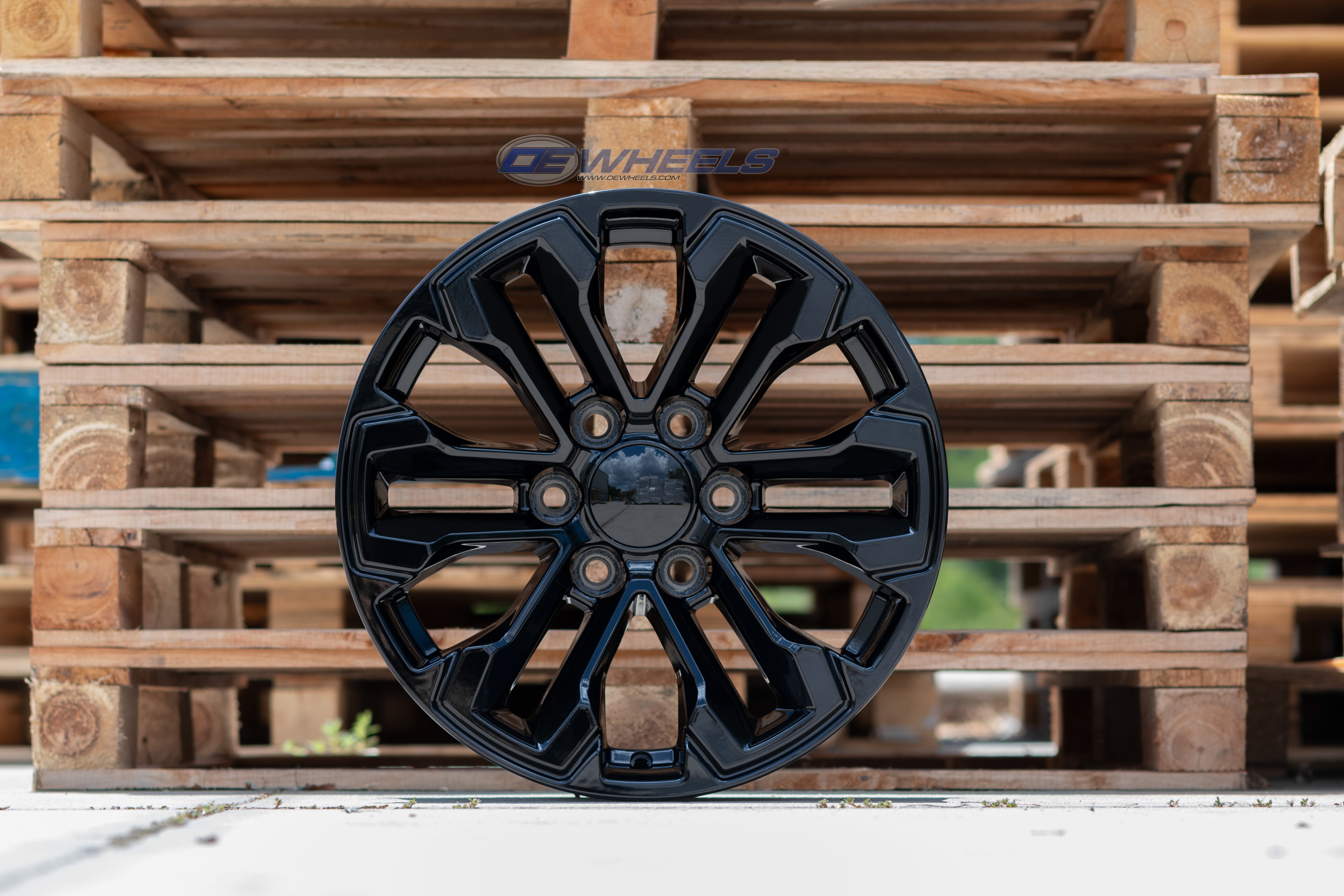 OE Wheels CV69-18085-6550-26B 18" Replica fits Chevrolet Silverado Gloss Black