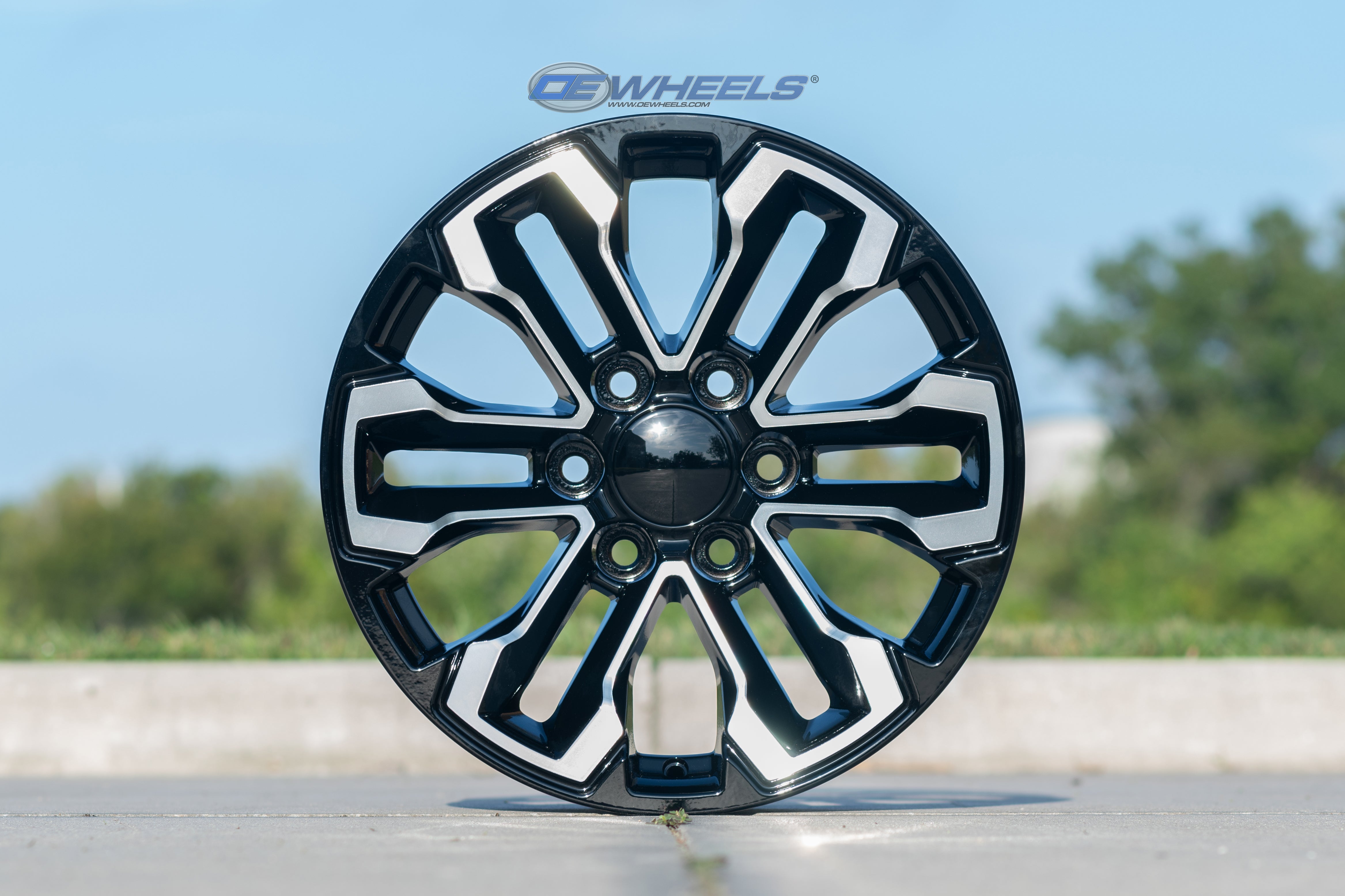 OE Wheels CV69-18085-6550-26MB 18" Replica fits Chevrolet Silverado Gloss Black