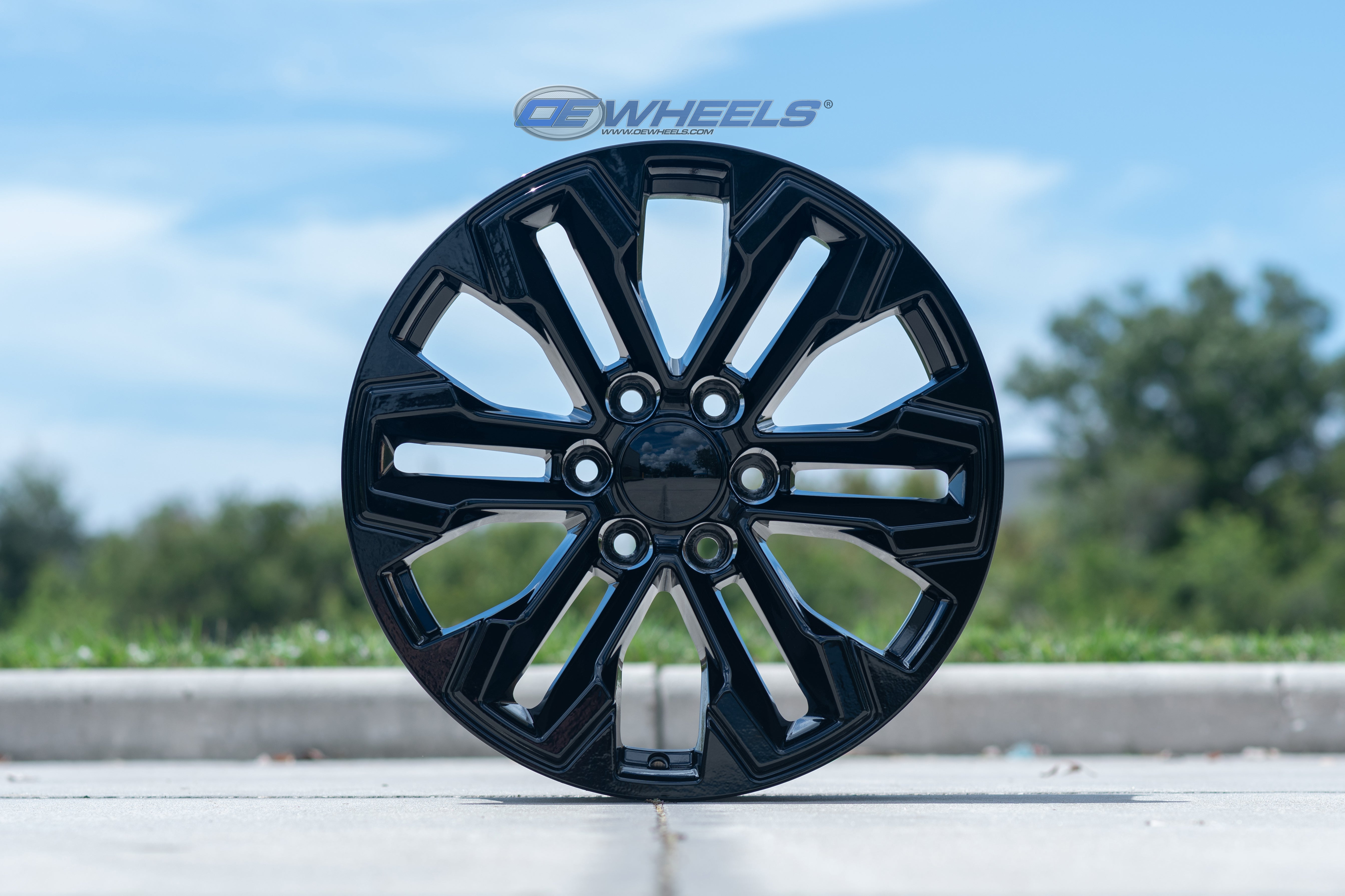 OE Wheels CV69-20090-6550-26B 20" Replica fits Chevrolet Silverado Gloss Black