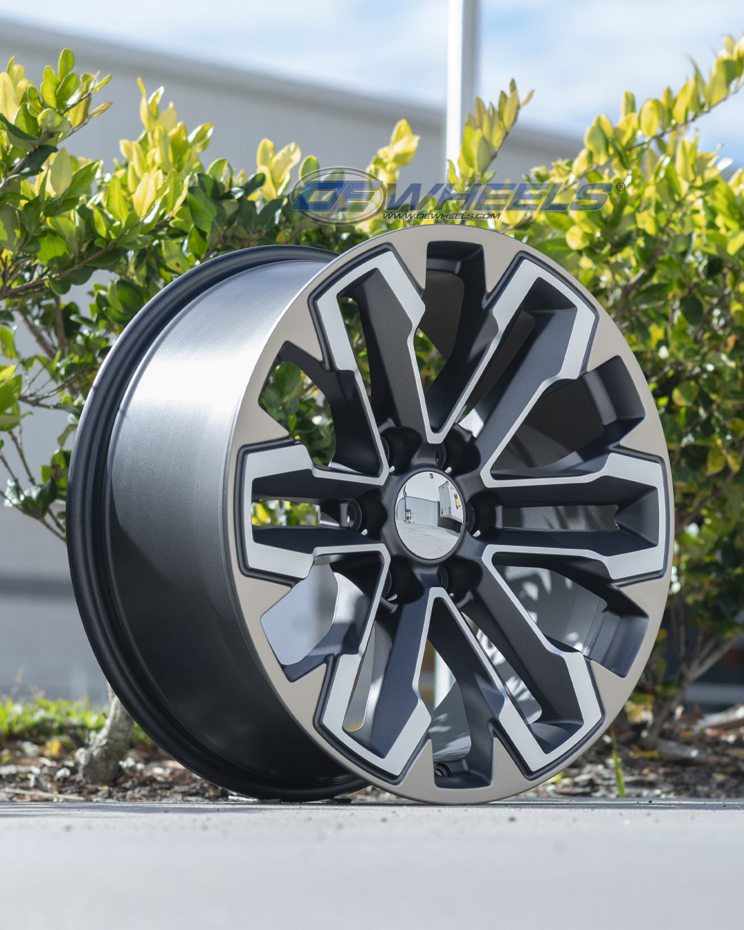 OE Wheels CV69-20090-6550-26MG1 20" Replica fits Chevrolet Silverado Gunmetal
