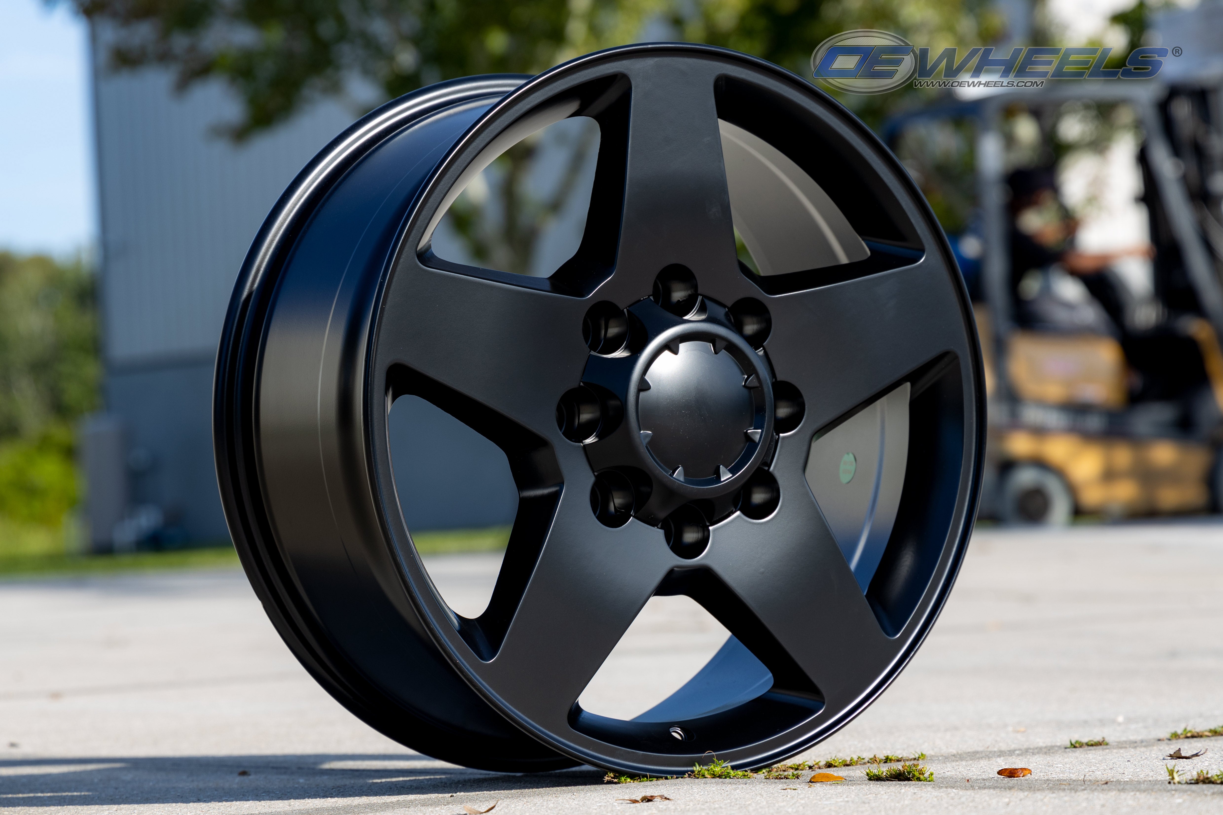 OE Wheels CV91B-20085-8180-44B1 20" Replica CV91B fits 8 Lug Chevrolet Black