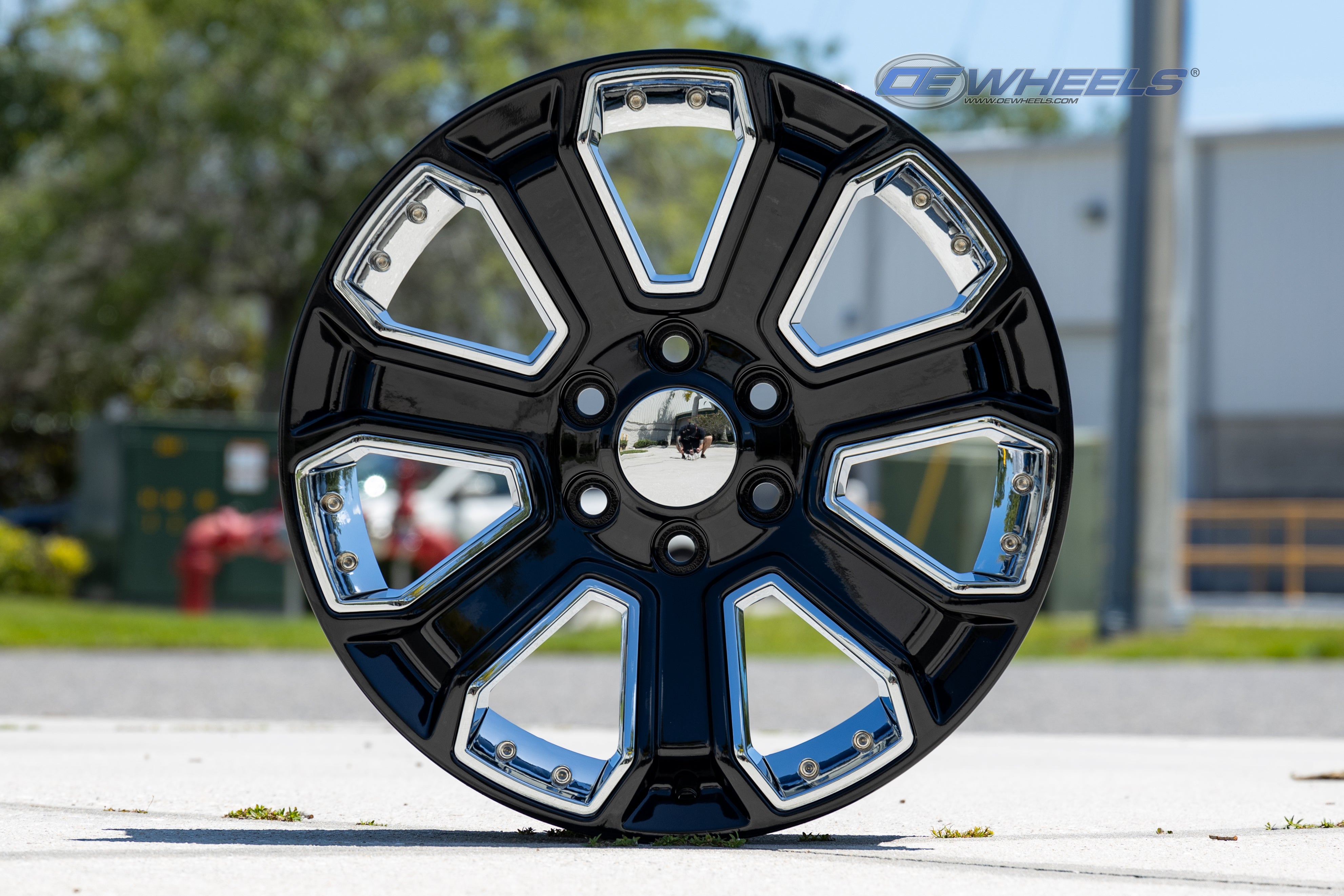 OE Wheels CV93B-22090-6550-24B-ic 22" Replica fits Chevy Silverado Black
