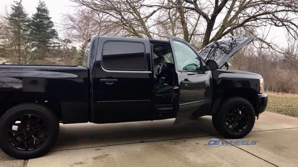 OE Wheels CV98B-20090-6550-24B 20" Replica CV98B fits Chevy Silverado 20x9 Black
