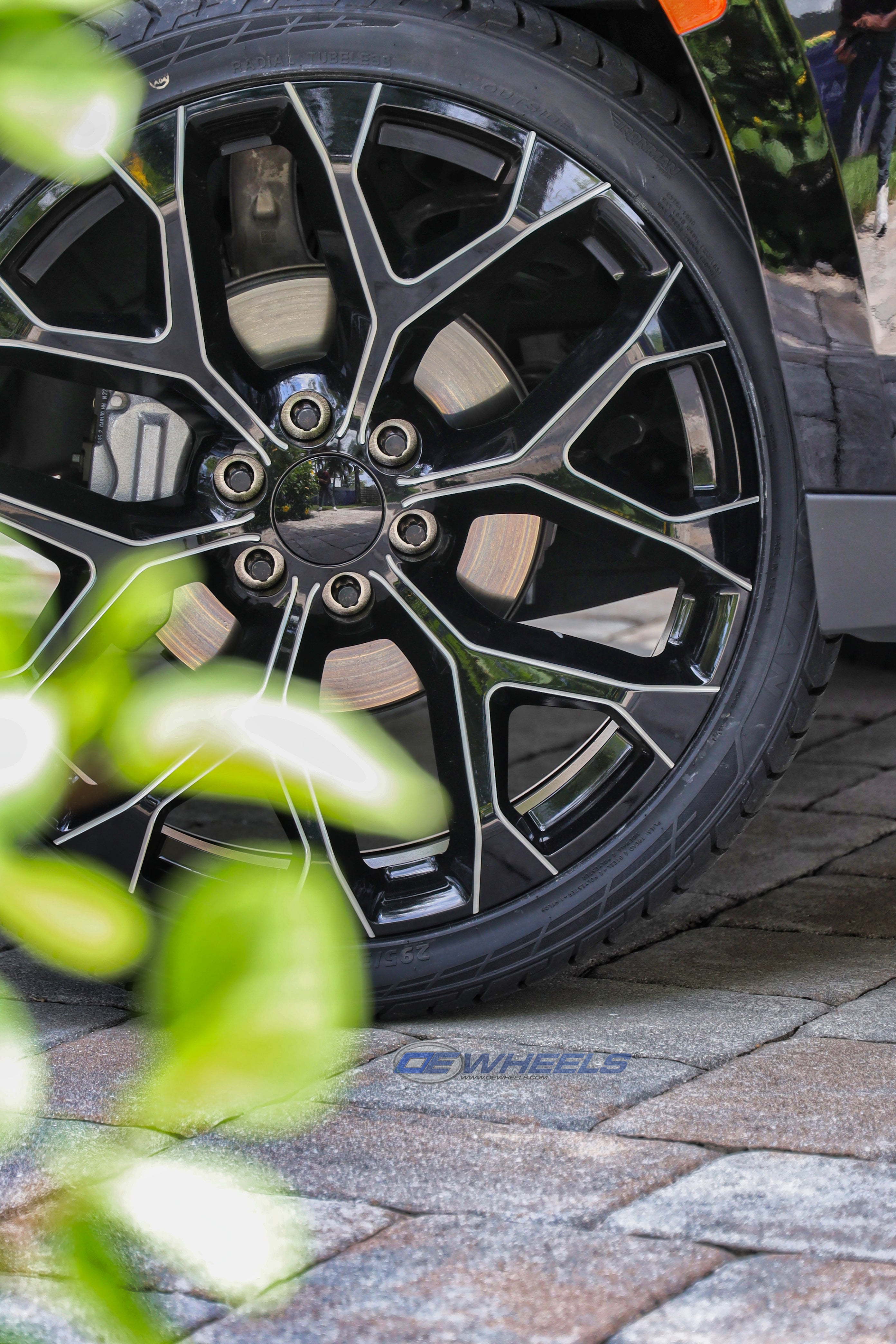 OE Wheels CV98B-24100-6550-24BM 24" Replica fits Chevy Silverado Black Milled