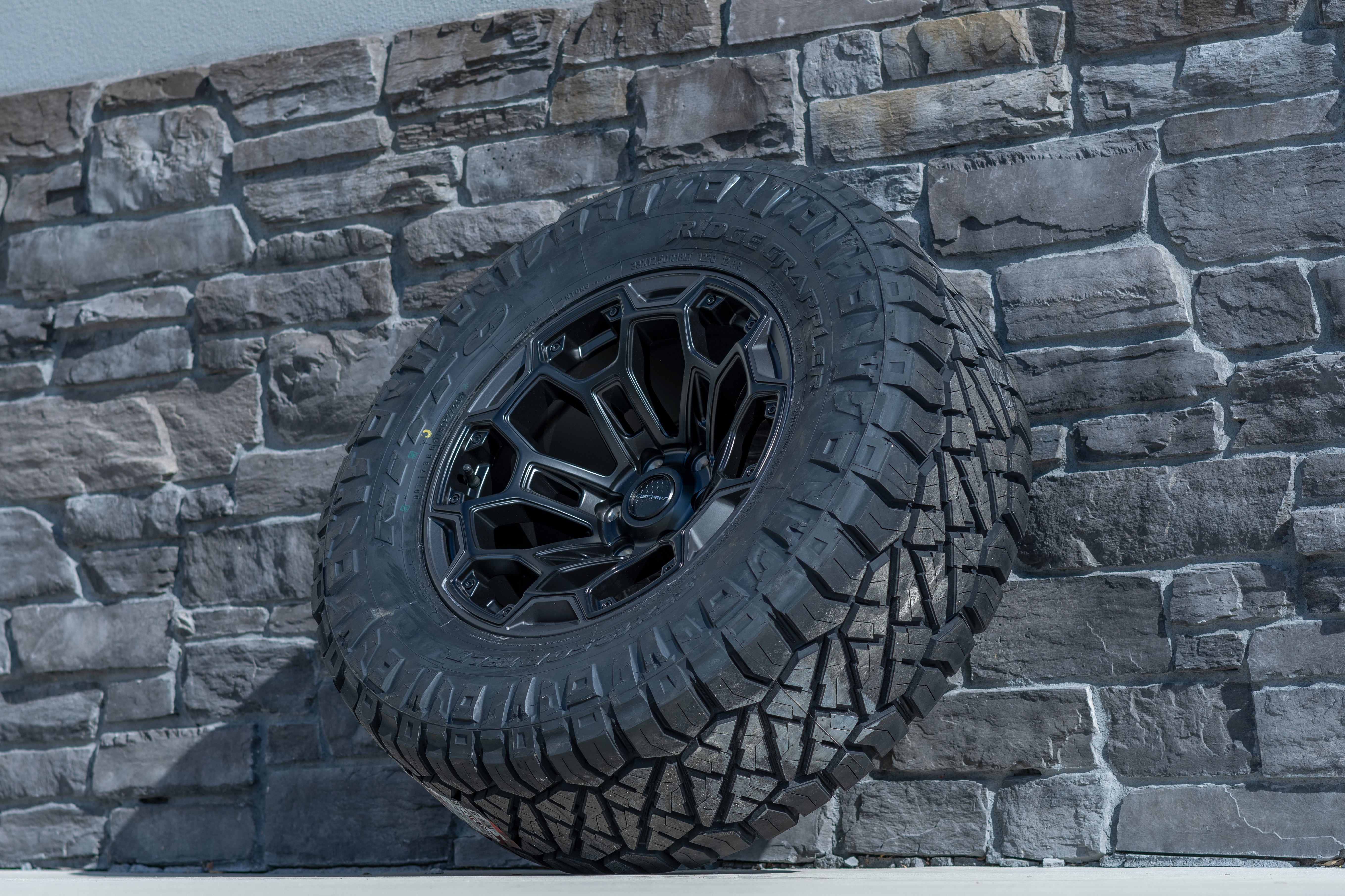 DEFIANT DF03-20090-6550-12B 20x9 6x5.5" -12et in Gloss Black