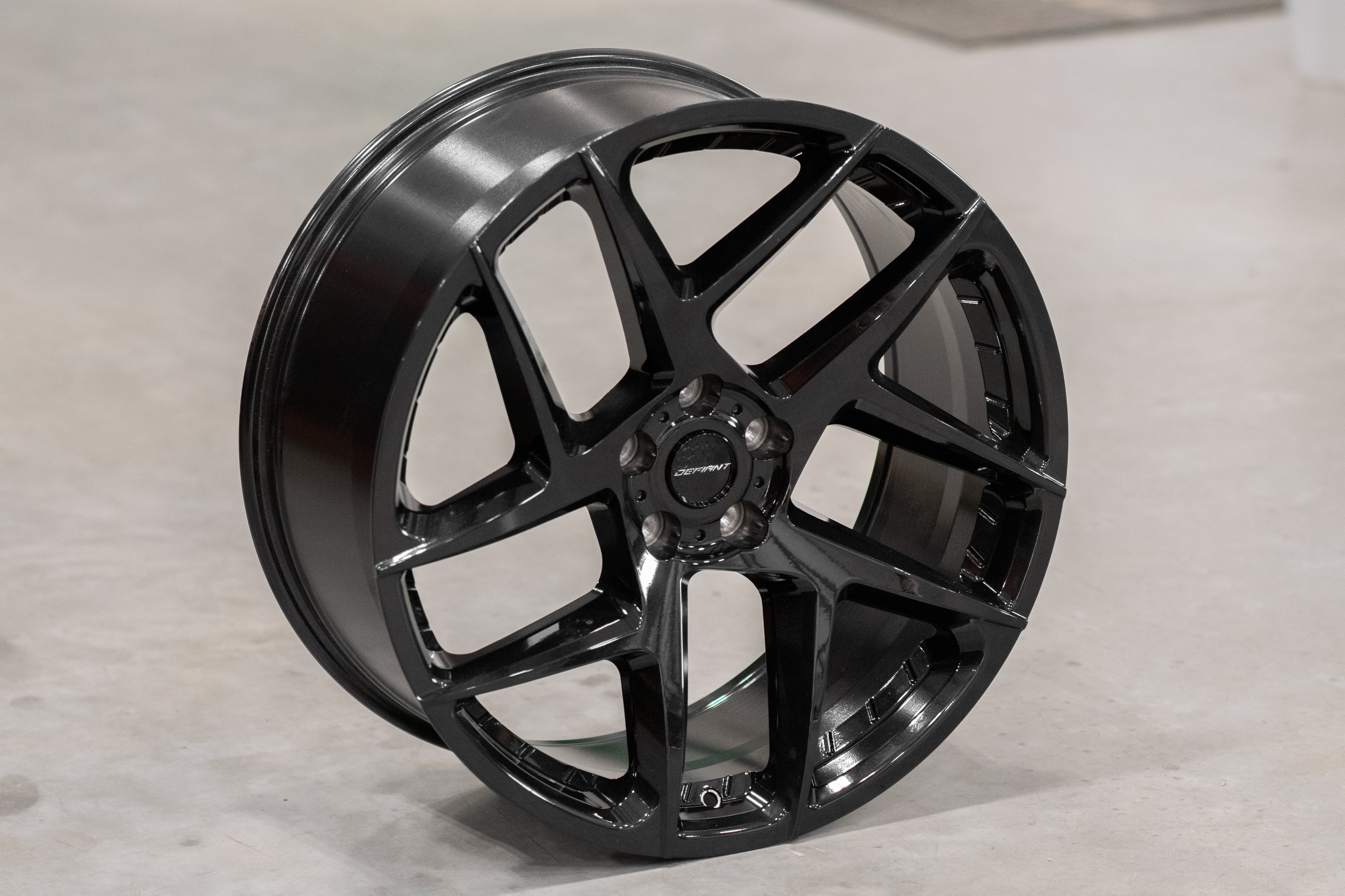 DEFIANT DF05-22100-5120-37B 22x10 5x120mm +37et in Gloss Black