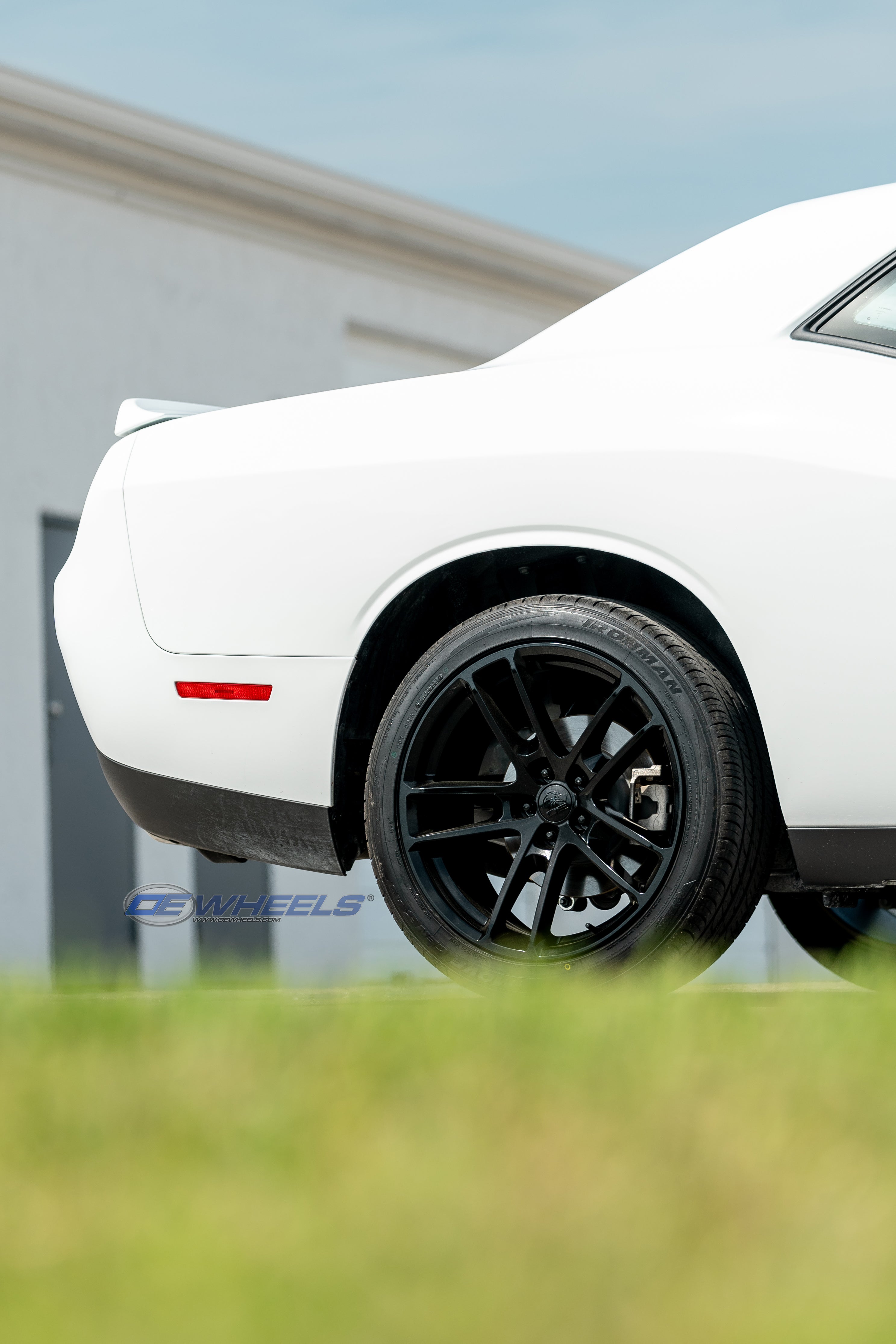 OE Wheels DG23-20100-5115-18B 20" Replica fits Dodge Challenger Gloss Black