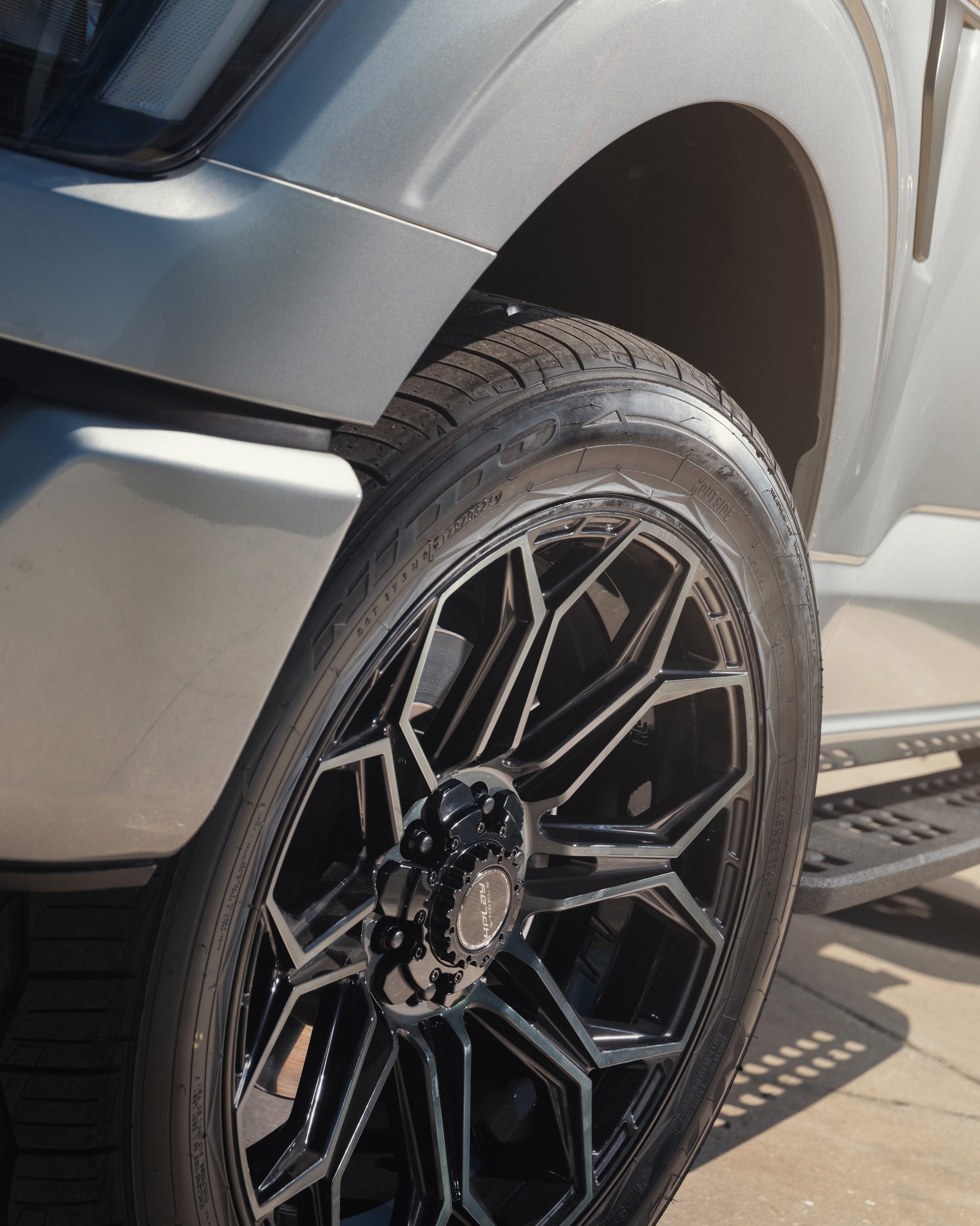 4PLAY 4P83-22090-6D55-12BBT Gen3 22x9 6x135mm & 6x5.5" +12et in Brushed Black