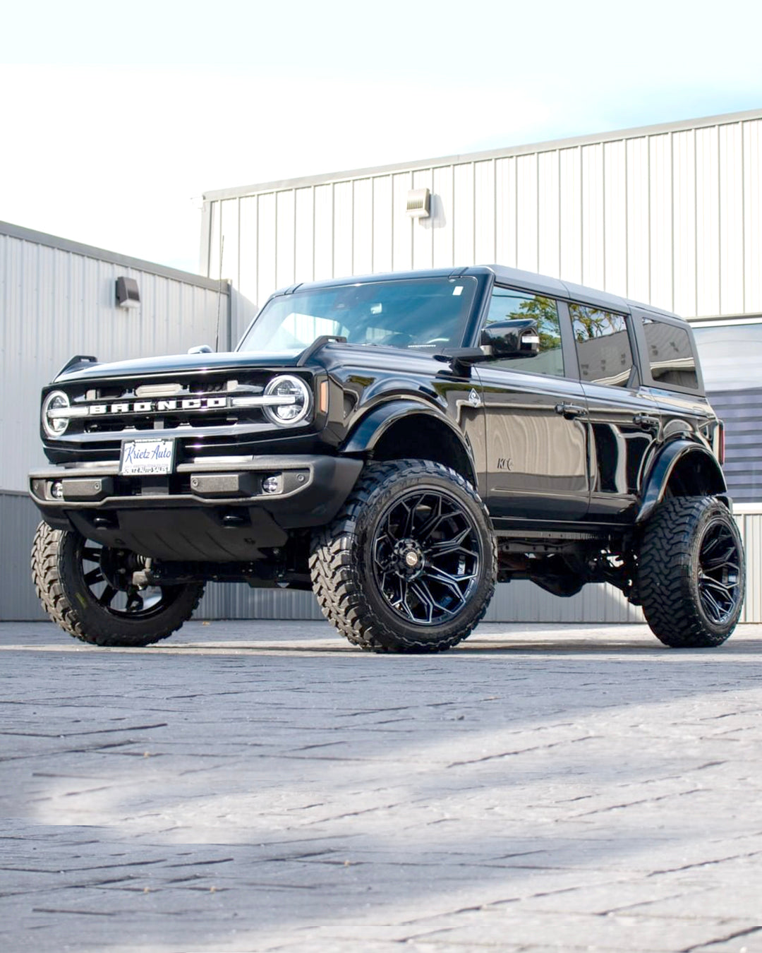 4PLAY 4P83-20090-6D55-0B Gen3 20x9 6x5.5 & 6x135mm 0et in Gloss Black