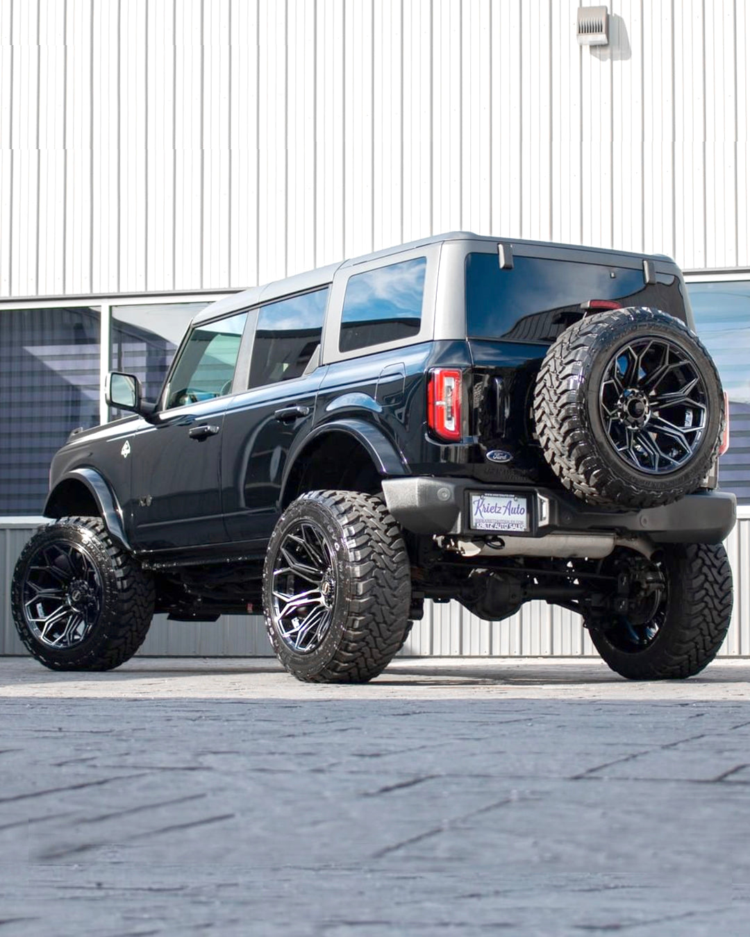 4PLAY 4P83-24100-6D55-18B Gen3 24x10 6x5.5 & 6x135mm 18et in Gloss Black