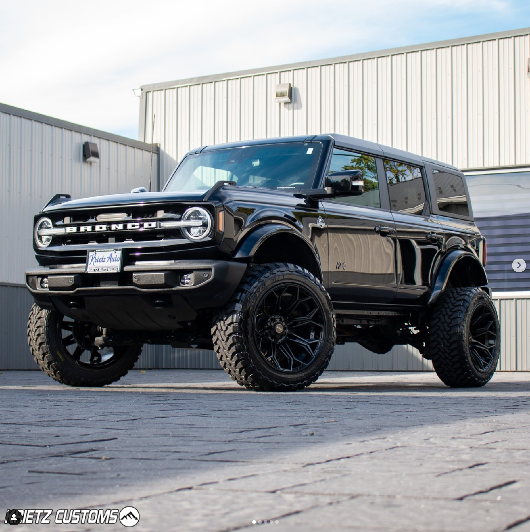 4PLAY 4P83-22100-6D55-18B Gen3 22x10 6x5.5 & 6x135mm -18et in Gloss Black
