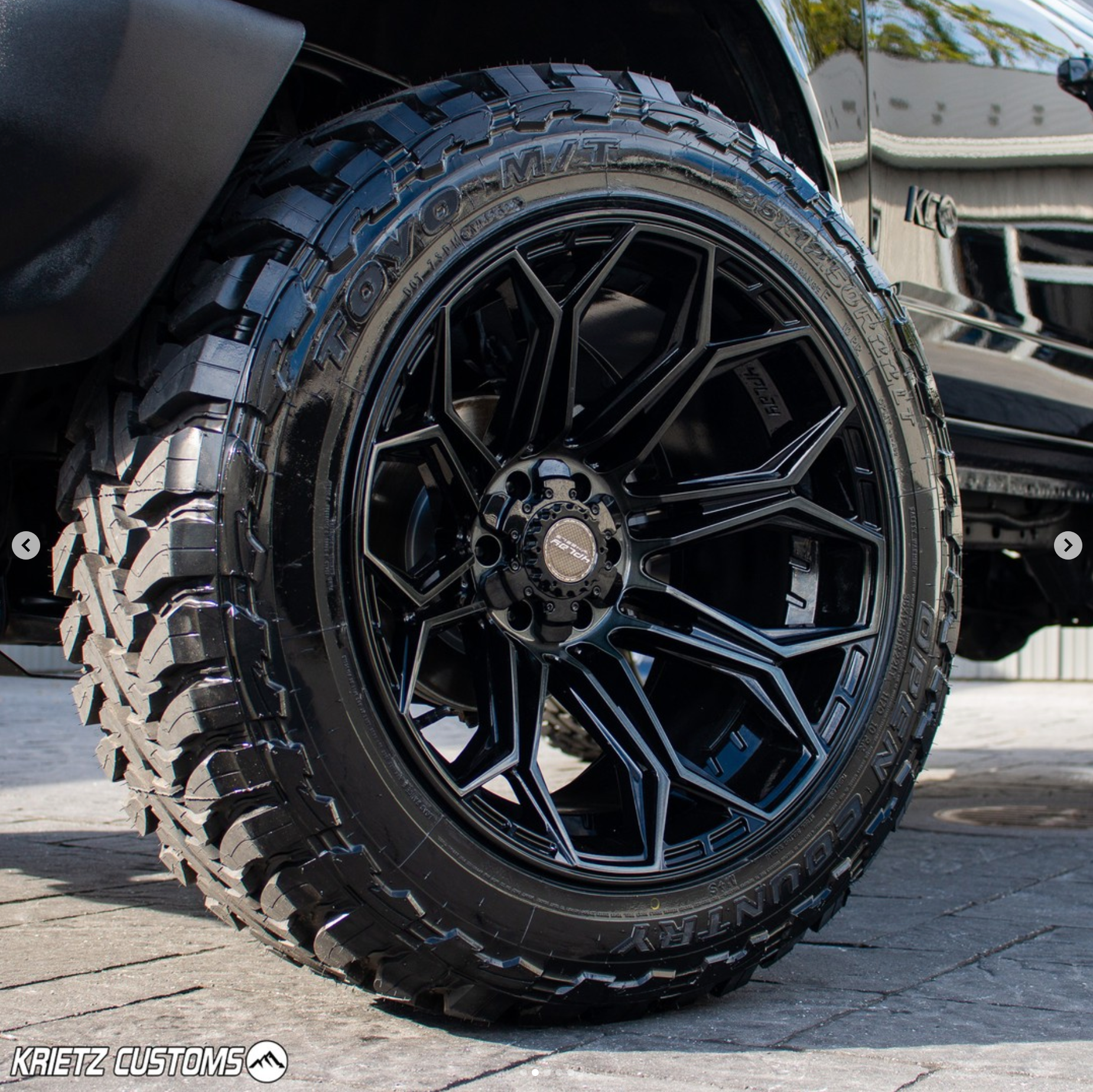 4PLAY 4P83-22100-6D55-18B Gen3 22x10 6x5.5 & 6x135mm -18et in Gloss Black