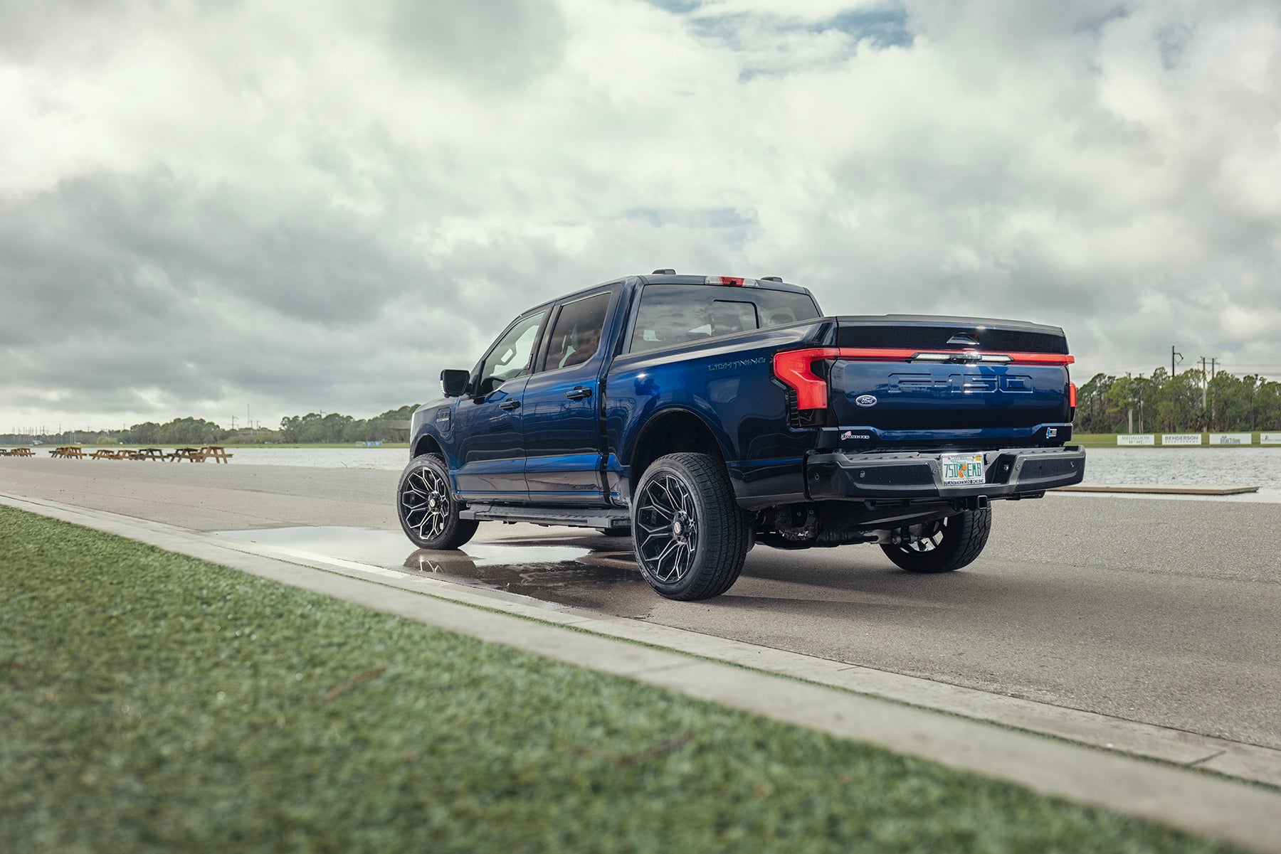 4PLAY 4P83-22100-6D55-18B Gen3 22x10 6x5.5 & 6x135mm -18et in Gloss Black