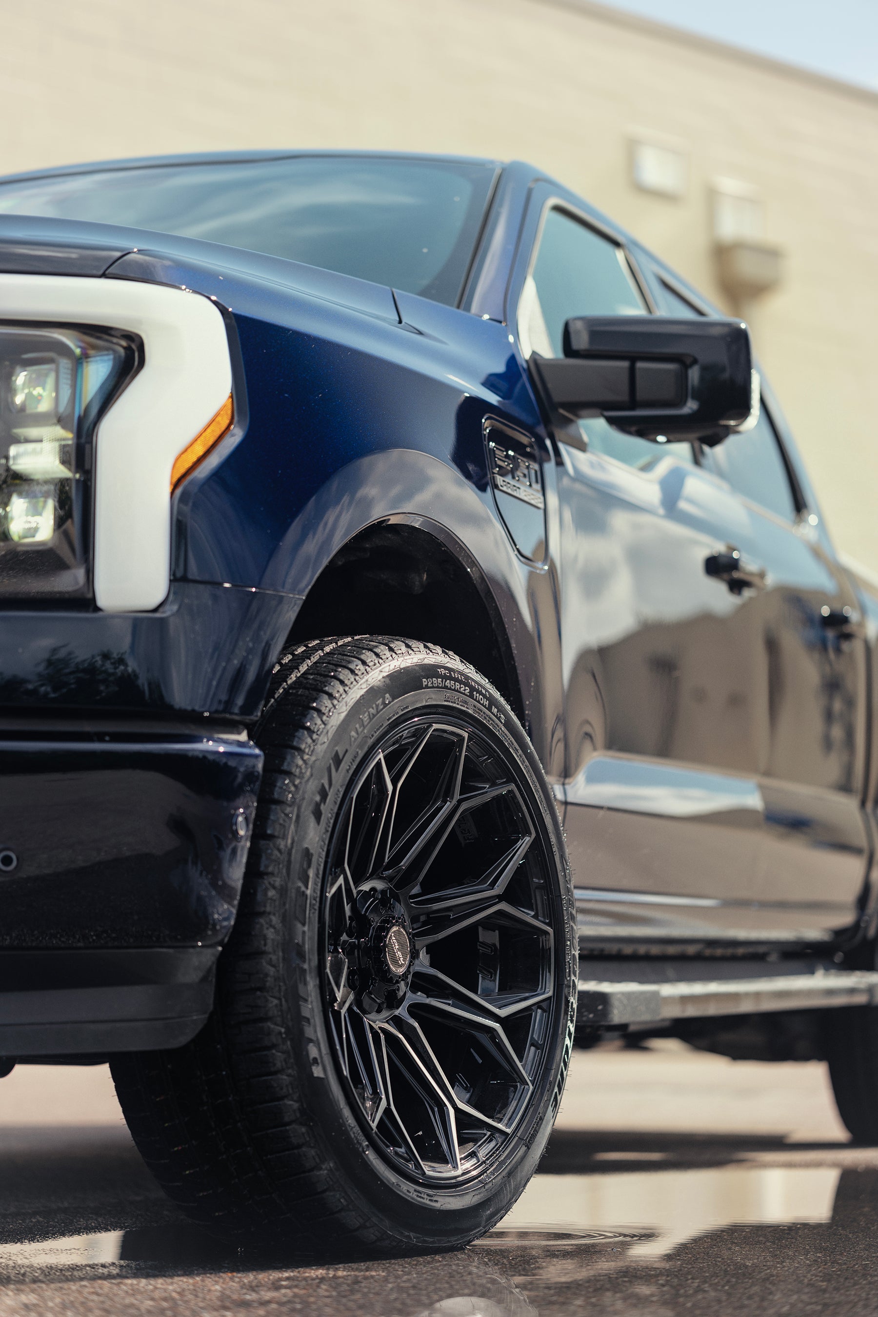 4PLAY 4P83-22100-6D55-18B Gen3 22x10 6x5.5 & 6x135mm -18et in Gloss Black