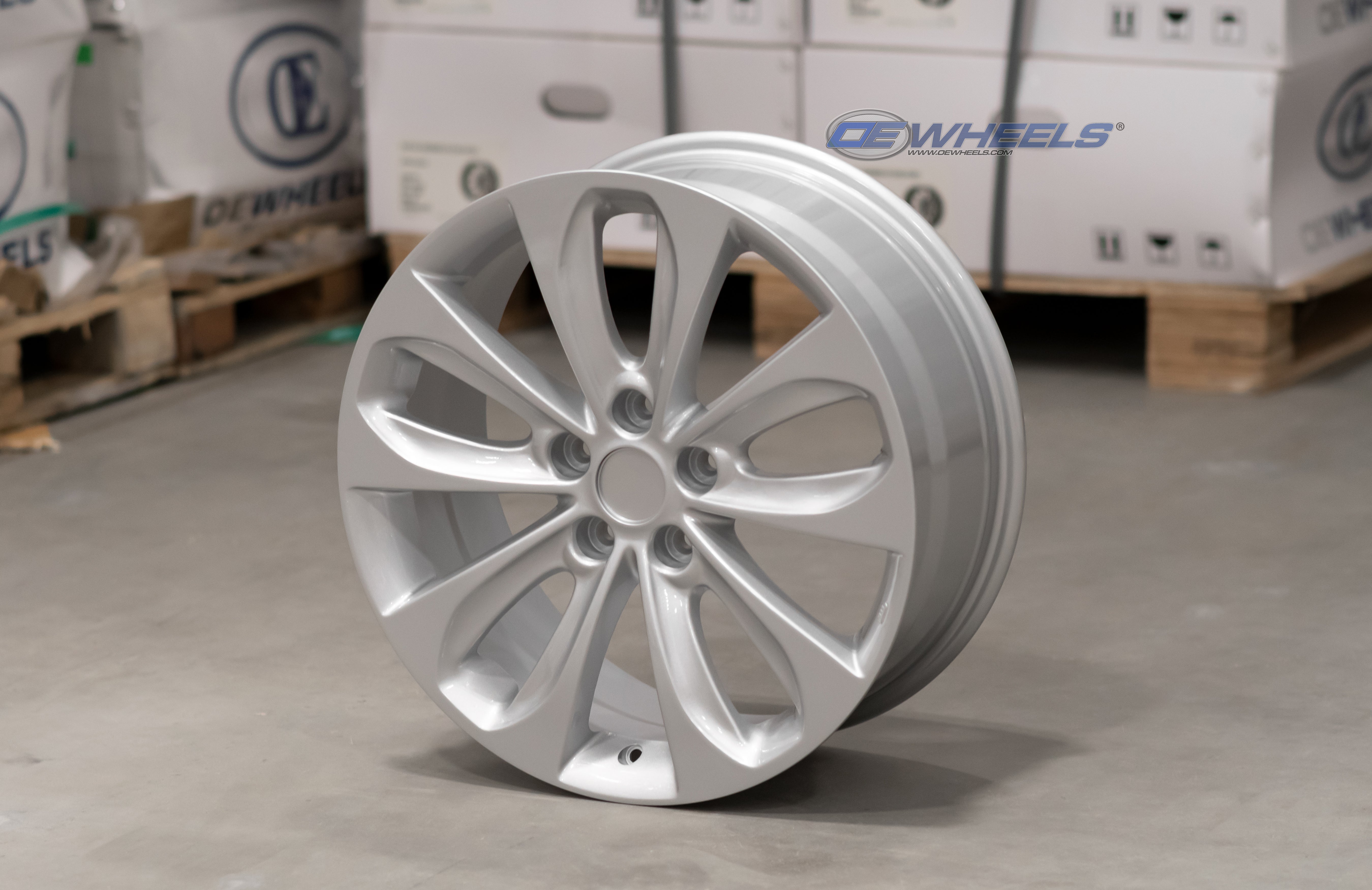 OE Wheels HY02-18075-5450-48S 18" Replica HY02 fits Hyundai 18x7.5 Silver
