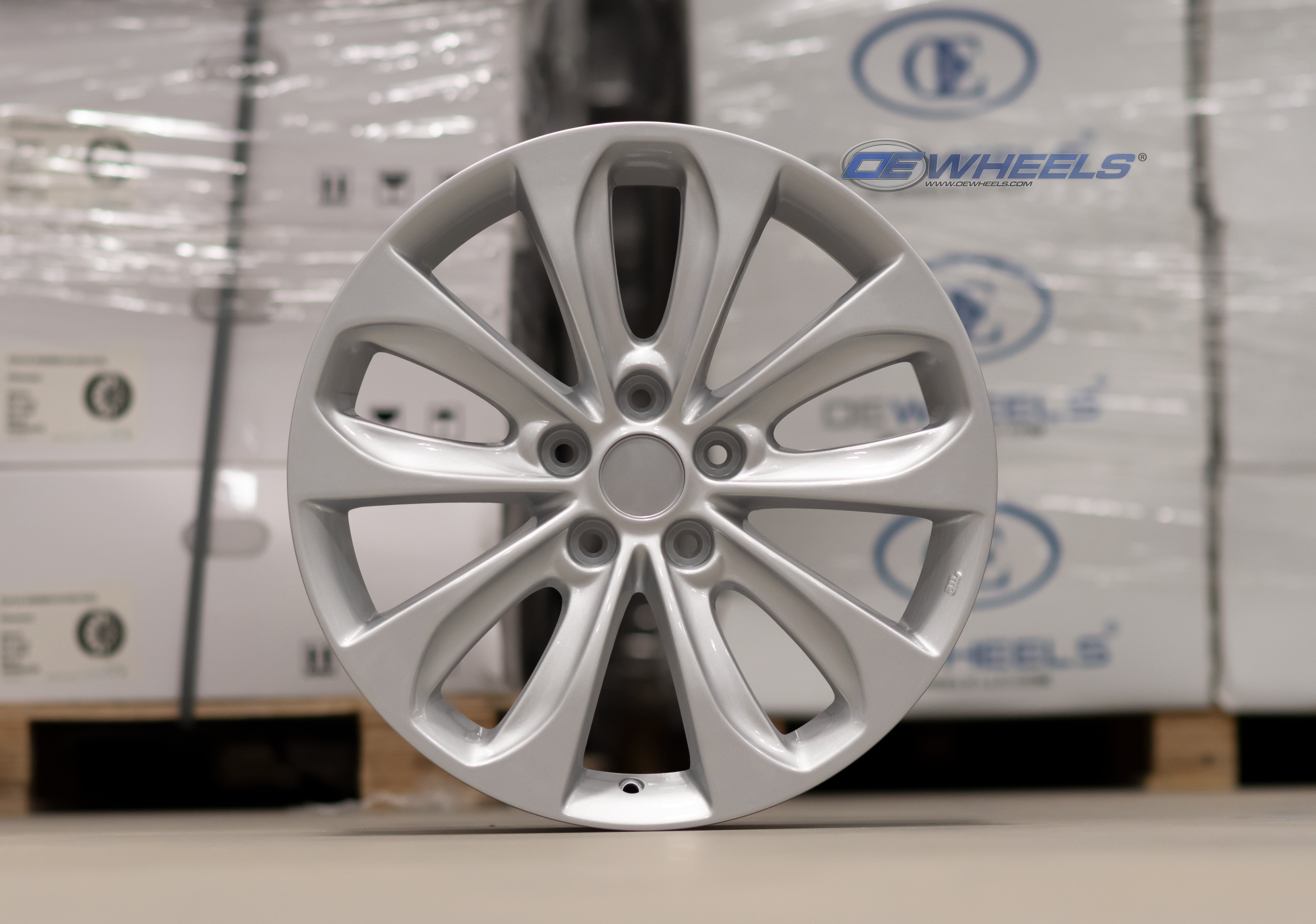 OE Wheels HY02-18075-5450-48S 18" Replica HY02 fits Hyundai 18x7.5 Silver