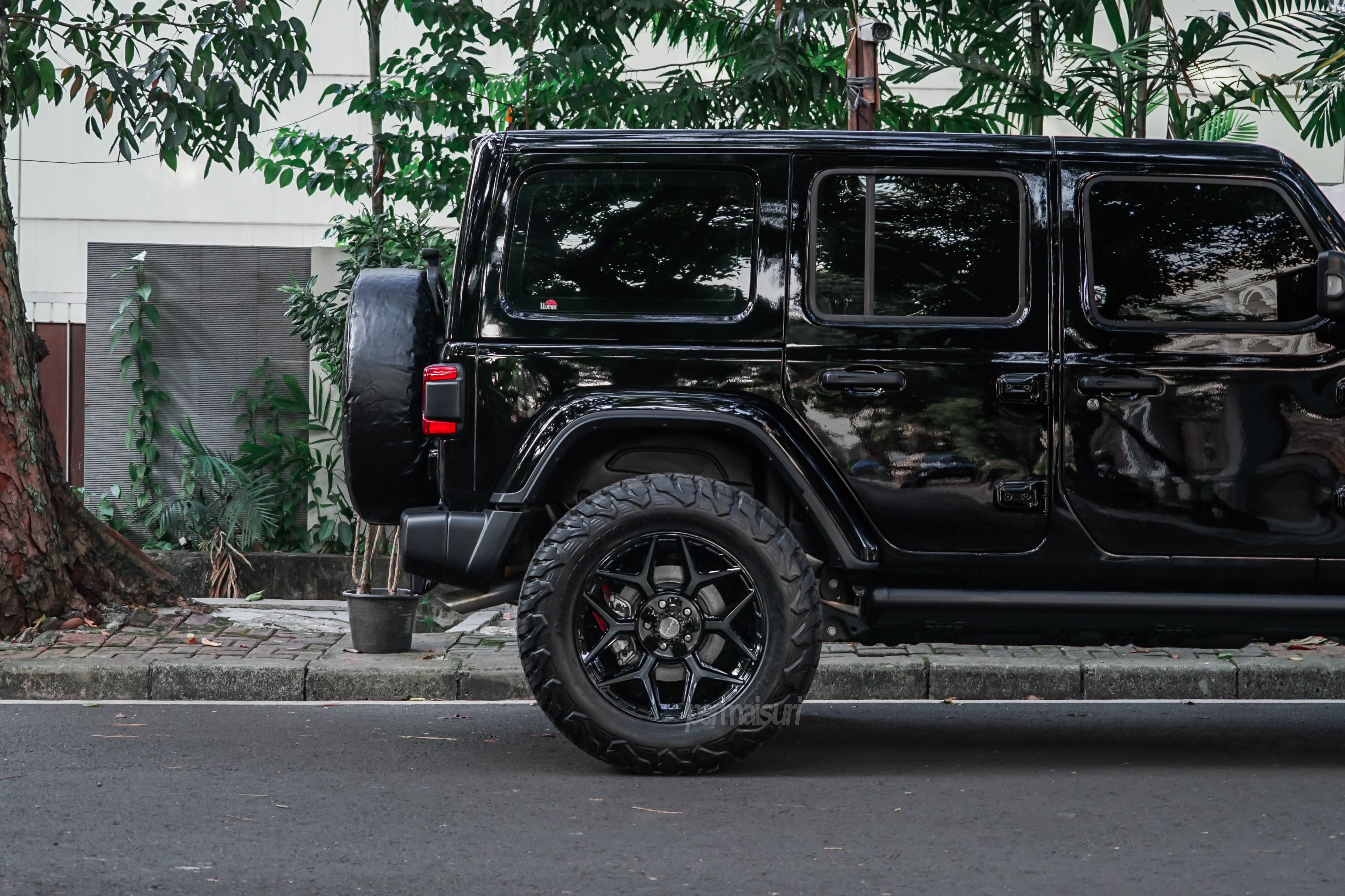 4PLAY 4P06-20100-5D55-18BBT Gen3 20x10 5x5" & 5x5.5" -18et in Brushed Black