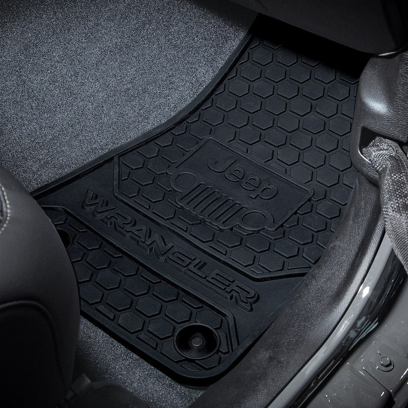PLASTICOLOR 001805R01 fits JEEP APP SPECIFIC MATS