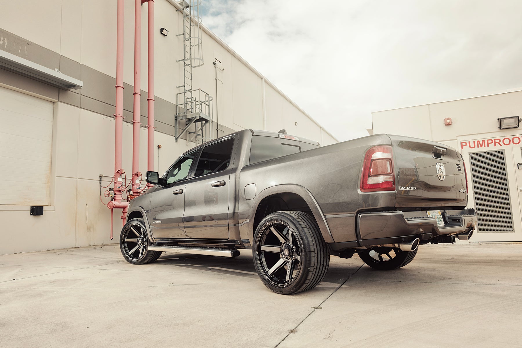 4PLAY 4P63-24120-6D55-44BBT Gen3 24x12 6x135mm & 6x5.5" -44et in Brushed Black