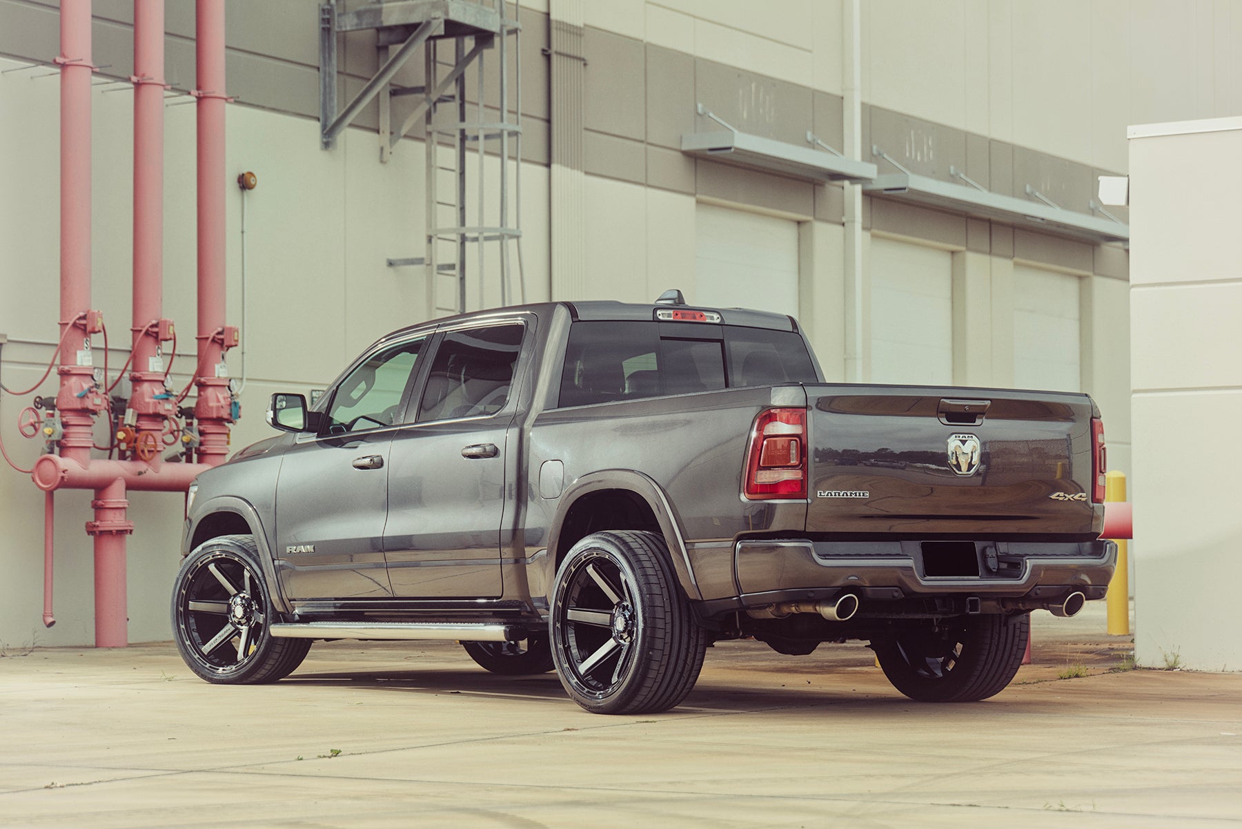 4PLAY 4P63-24120-6D55-44BBT Gen3 24x12 6x135mm & 6x5.5" -44et in Brushed Black