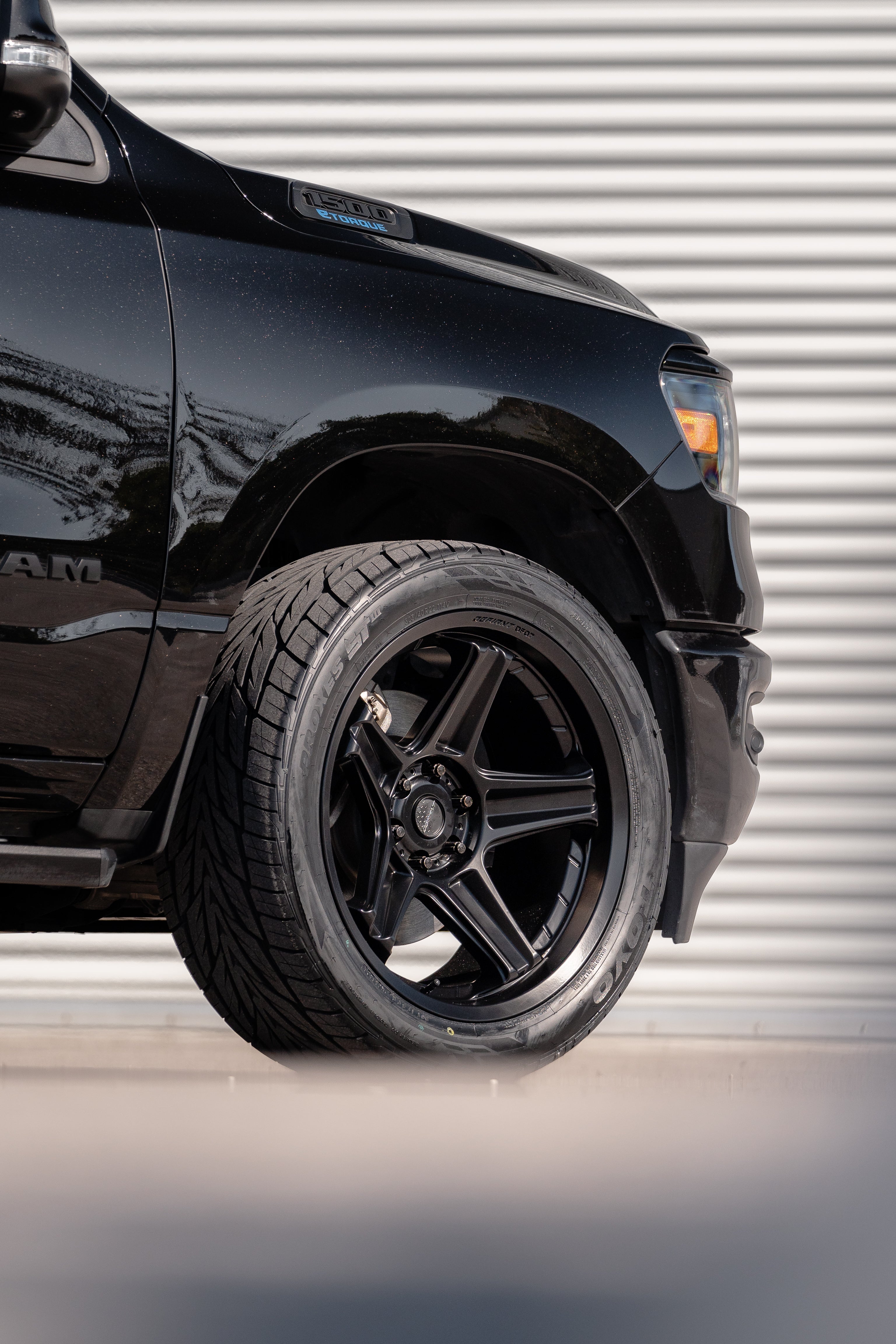 DEFIANT DF07-22100-6550-12B1 22x10 6x5.5" -12et in Satin Black