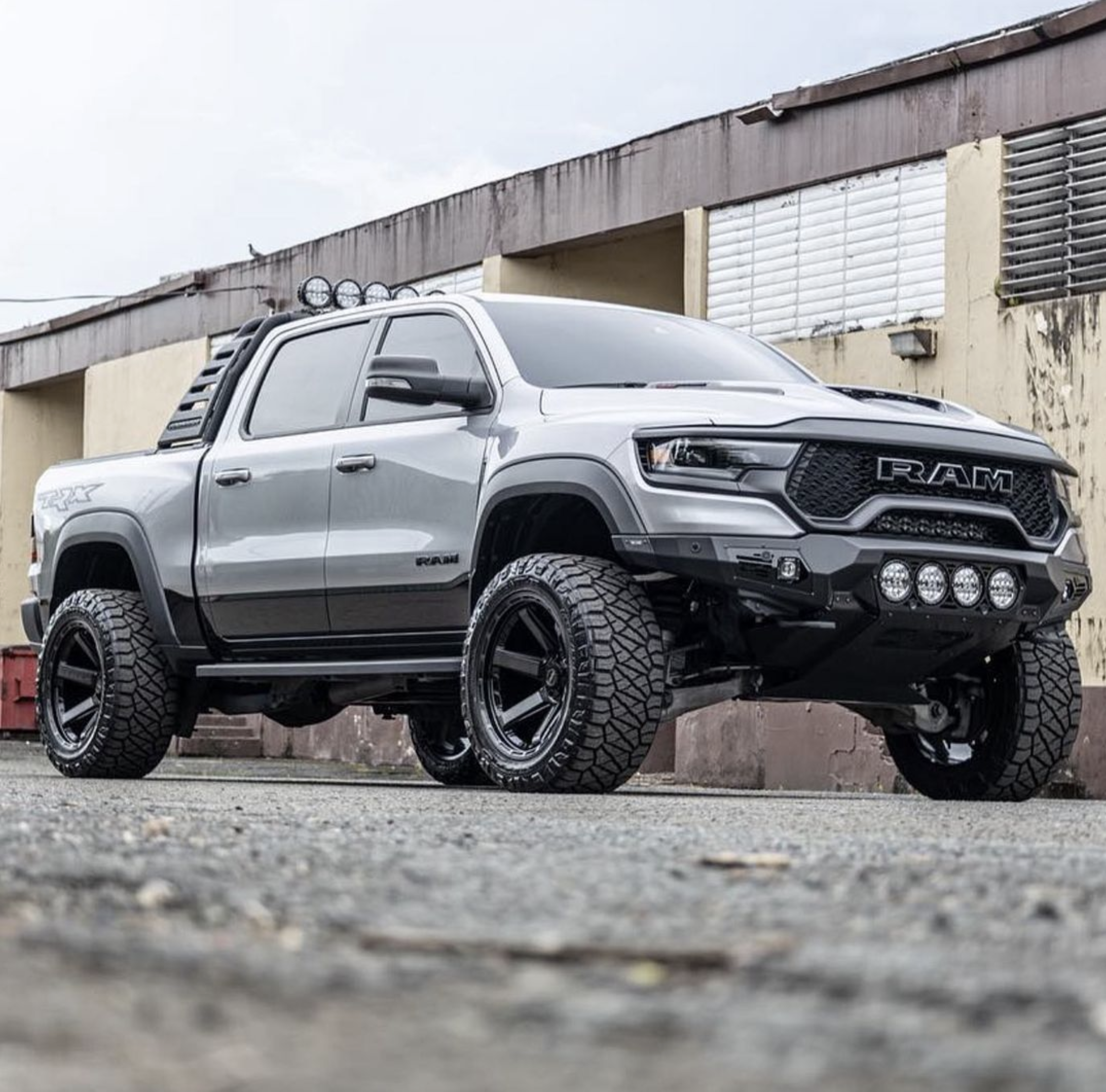 4PLAY 4P63-22120-6D55-44BBT Gen3 22x12 6x135mm & 6x5.5" -44et in Brushed Black
