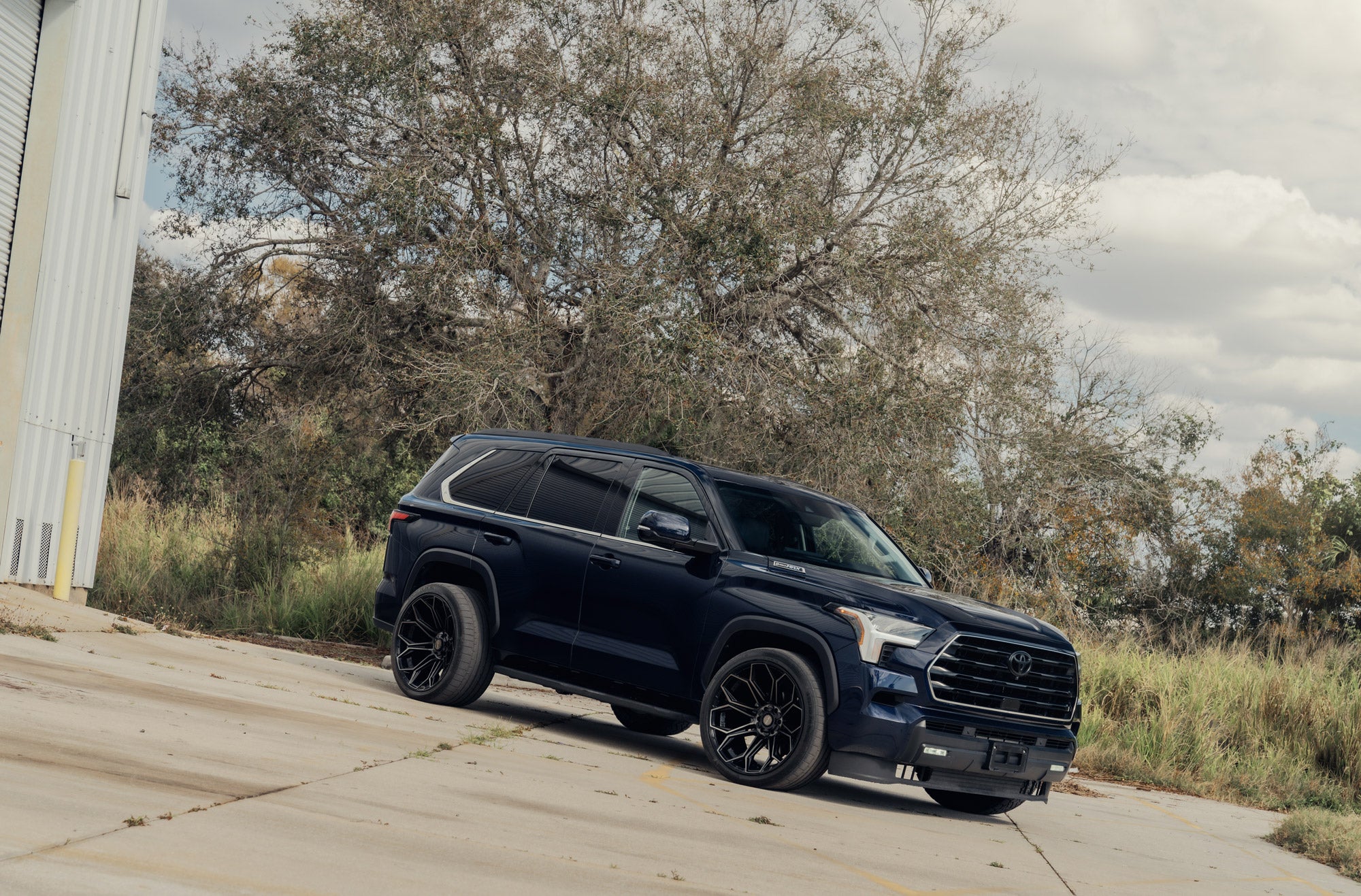 4PLAY 4P83-24120-6D55-44BBT Gen3 24x12 6x135mm & 6x5.5" -44et in Brushed Black