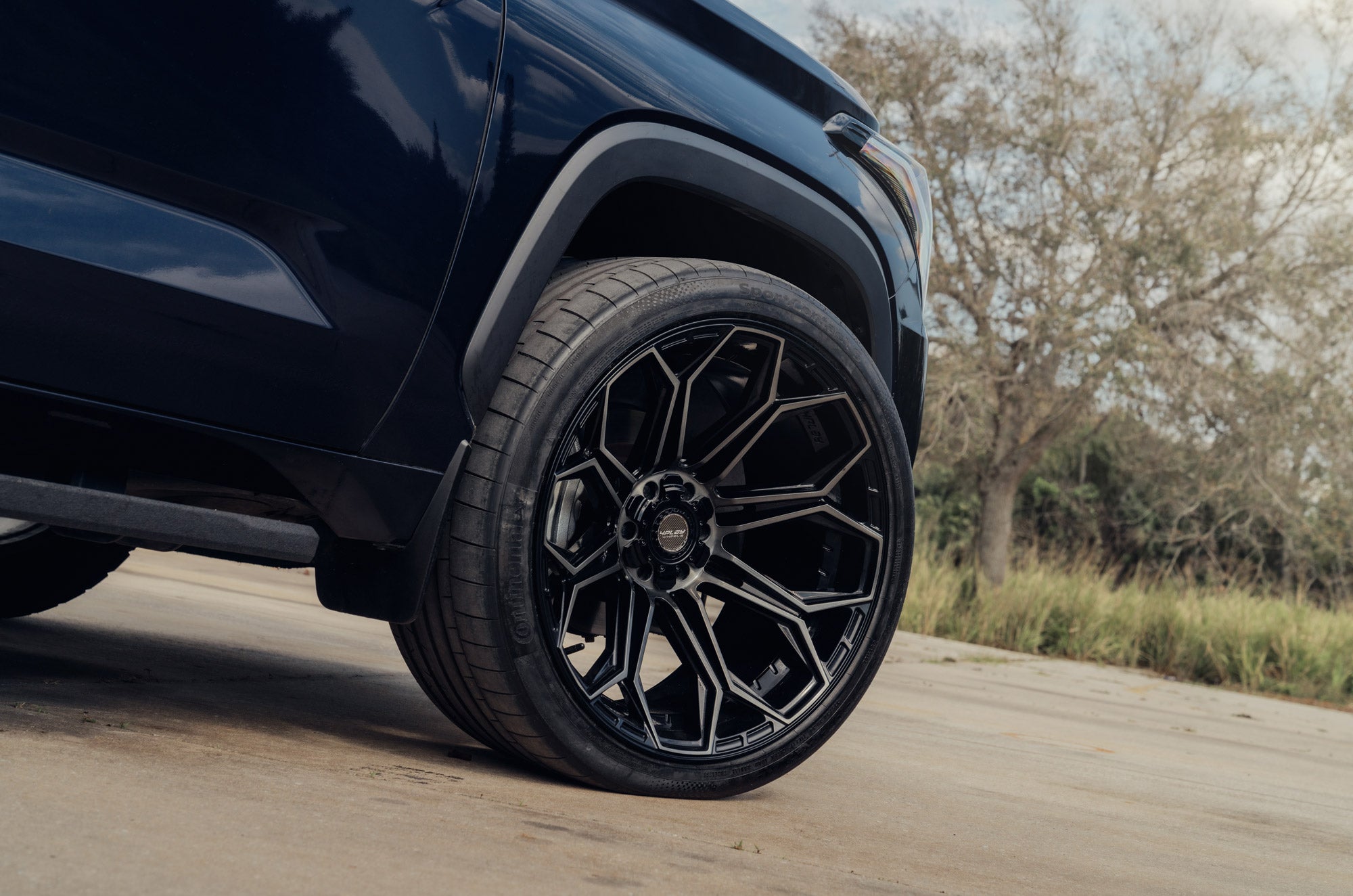 4PLAY 4P83-24120-6D55-44BBT Gen3 24x12 6x135mm & 6x5.5" -44et in Brushed Black