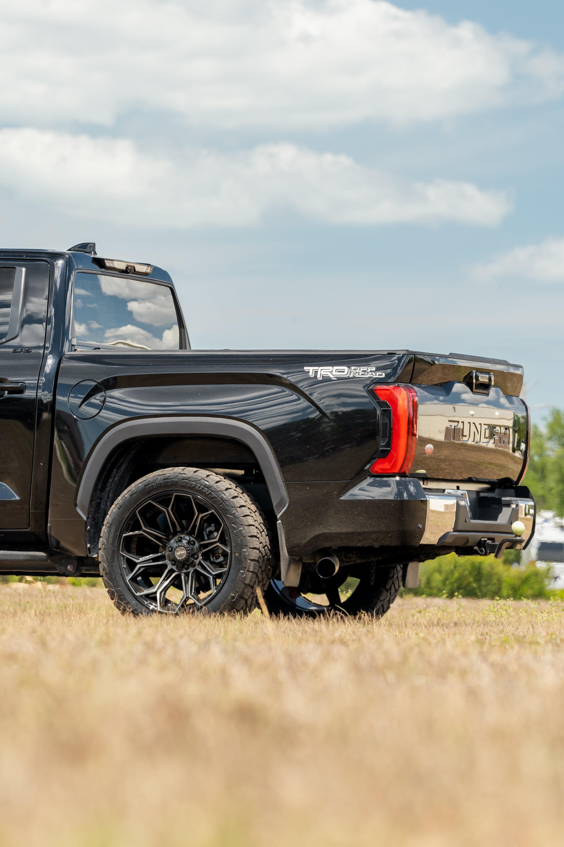 4PLAY 4P83-22100-5D55-18BBT Gen3 22x10 5x5" & 5x5.5" -18et in Brushed Black