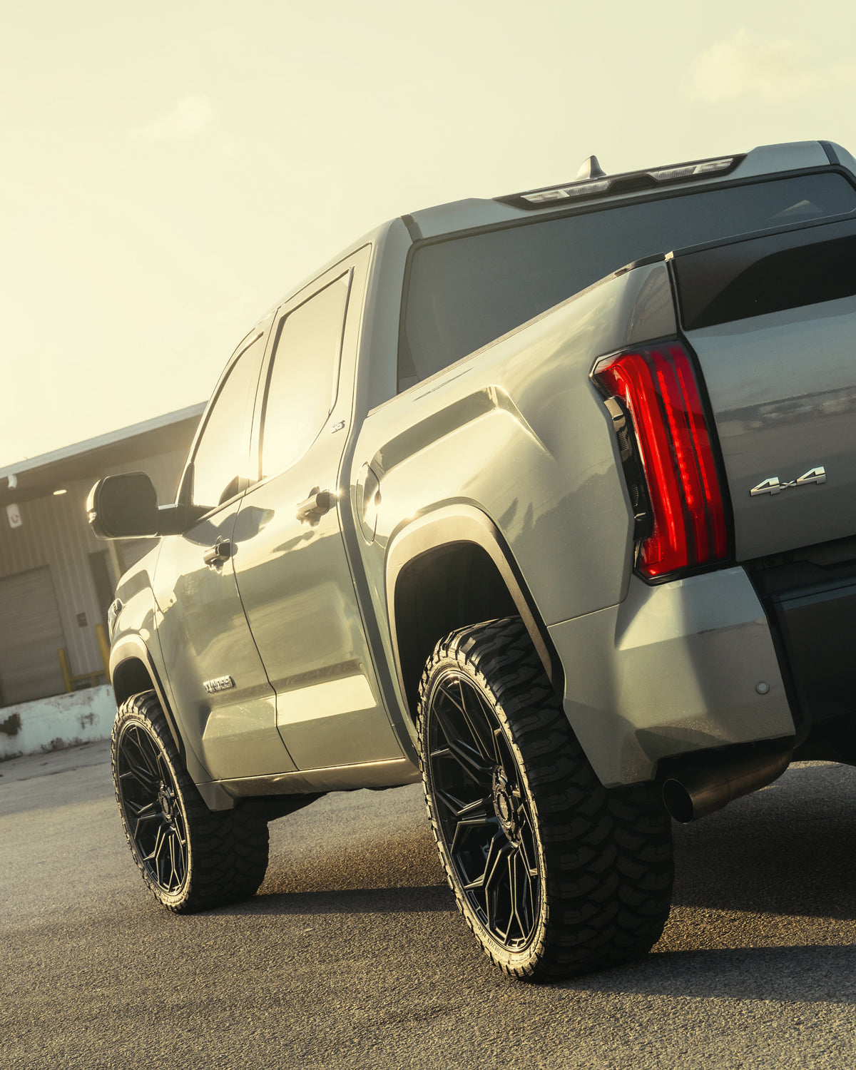 4PLAY 4P83-24100-6D55-18BBT Gen3 24x10 6x135mm & 6x5.5" +18et in Brushed Black