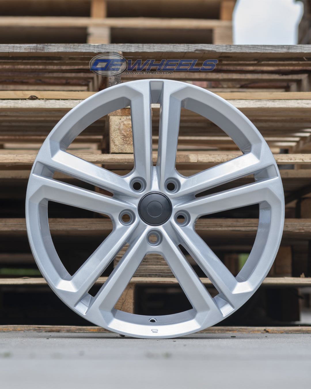 OE Wheels VW18-18080-5112-45S 18" Replica VW18 fits Volkswagen Jetta 18x8 Silver