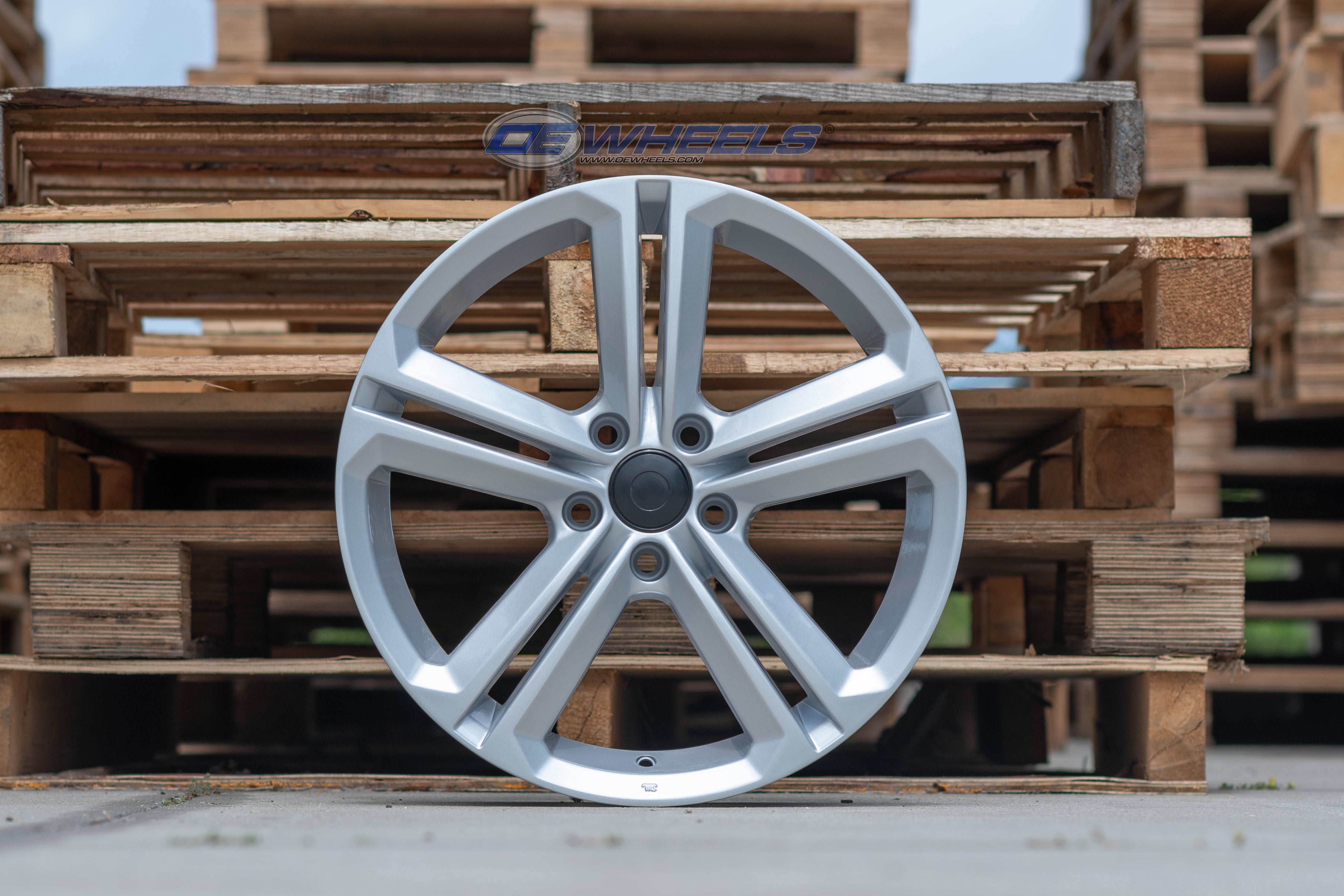 OE Wheels VW18-18080-5112-45S 18" Replica VW18 fits Volkswagen Jetta 18x8 Silver