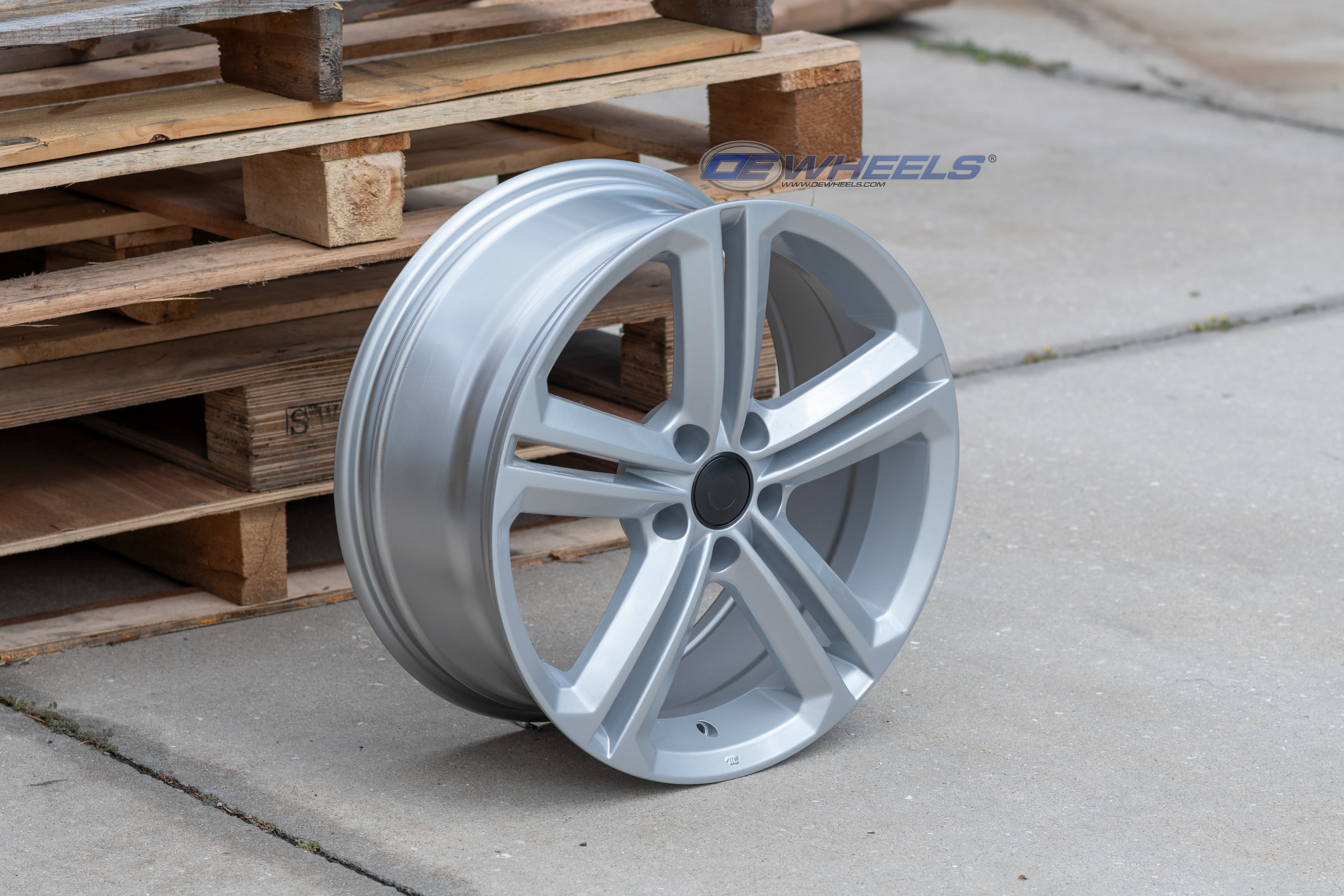 OE Wheels VW18-18080-5112-45S 18" Replica VW18 fits Volkswagen Jetta 18x8 Silver