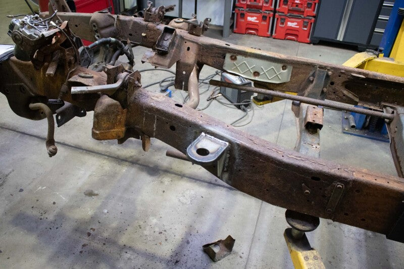 RustBuster RB7007 Front Cab Mount
