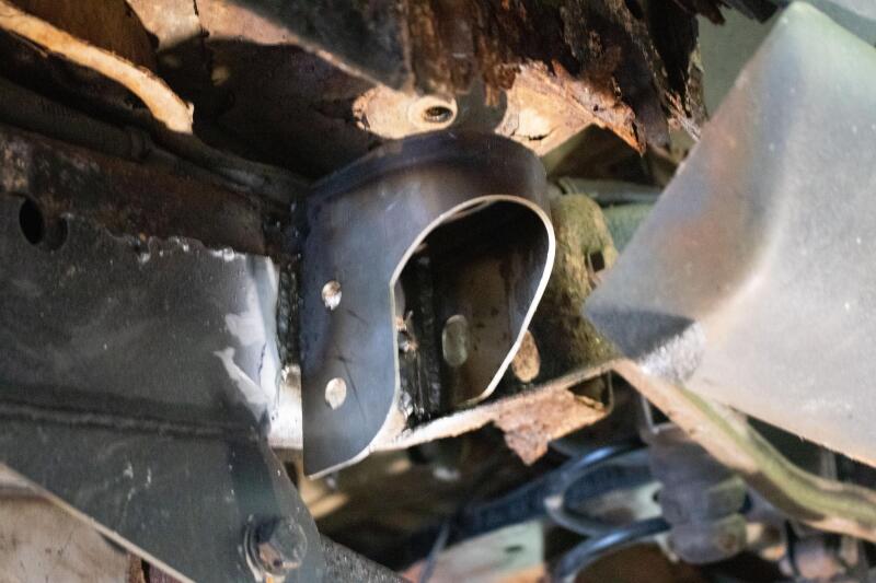 RustBuster RB7417 Rust Buster Avalanche/fits Suburban/Yukon Center Rear Body Frame Mount