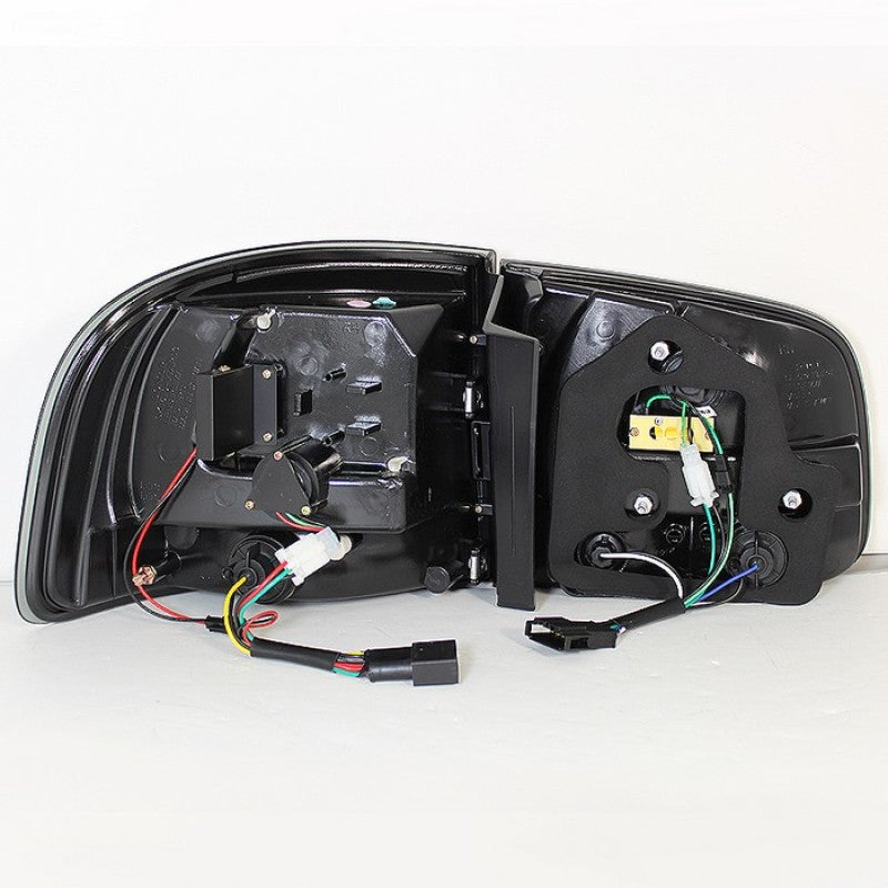 Spyder 5042699 fits Volkswagen 03-07 Touareg LED Tail Lights Black ALT-YD-VTOU0