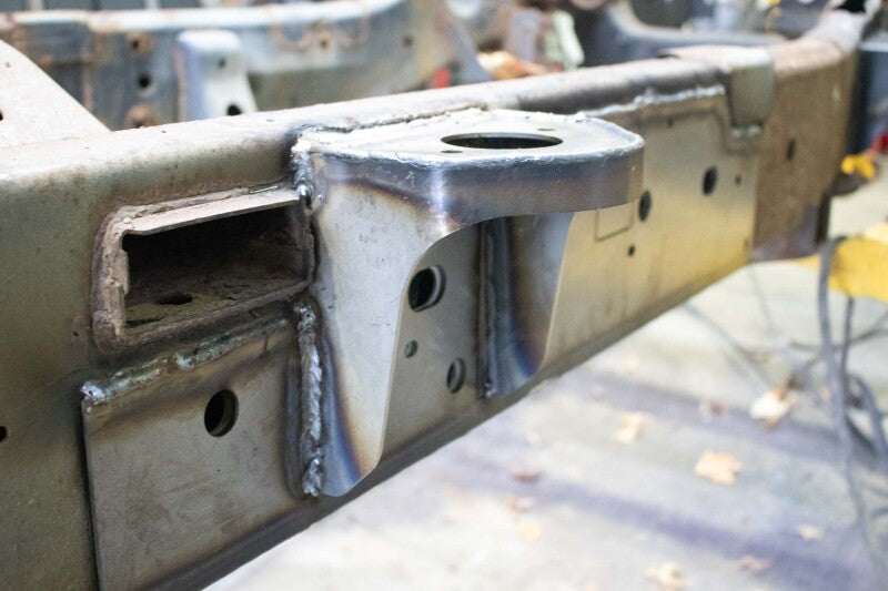 RustBuster RB7020 Center Cab Mount