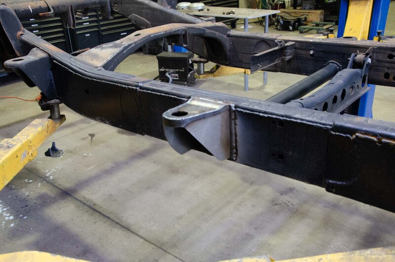 RustBuster RB7832L 11-18 fits Chevy Silverado 2500HD/3500HD Center Cab Mount-L