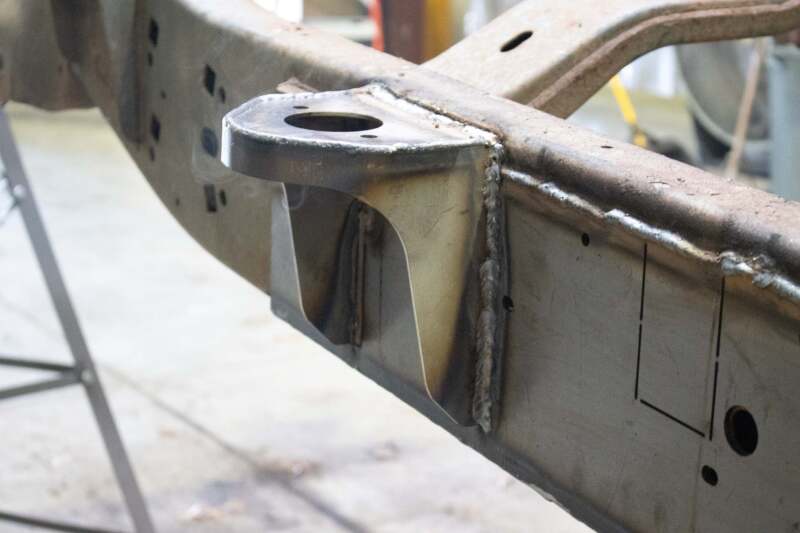 RustBuster RB7020 Center Cab Mount