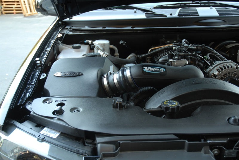 Volant 15760 05-08 fits Chevrolet Trailblazer / GMC Envoy 5.3L V8 Pro5 Closed Box Air Intake System