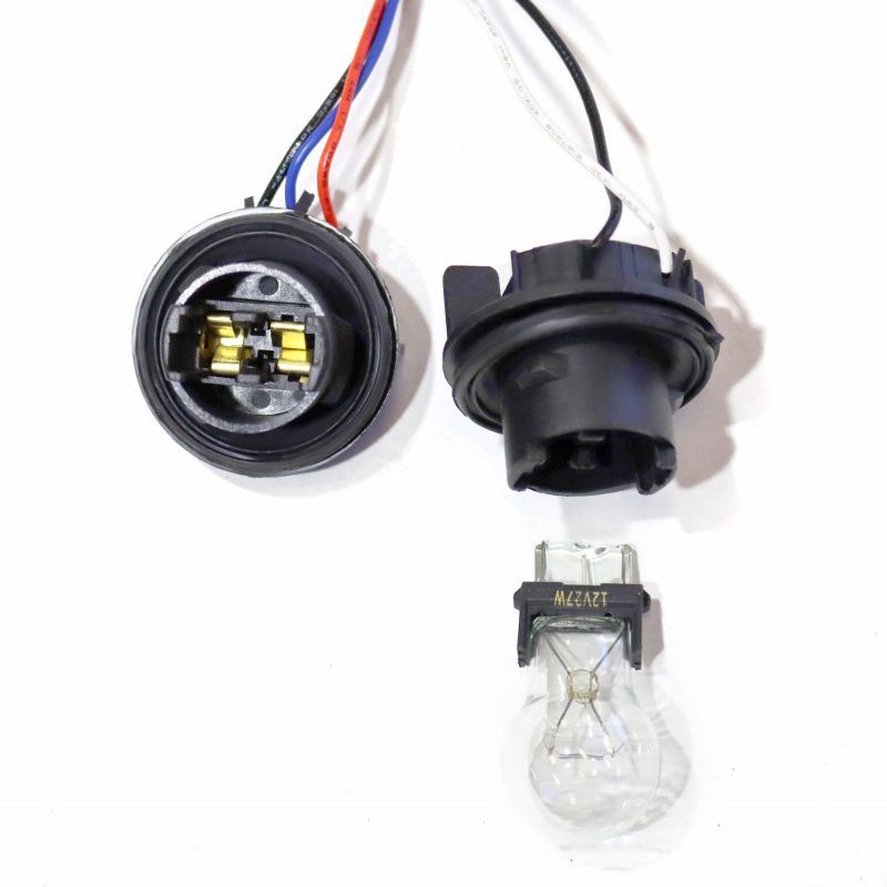 AlphaRex  652200 fits Ford 18-20 F-150 Wiring Adapter OEM to  Taillight Converte