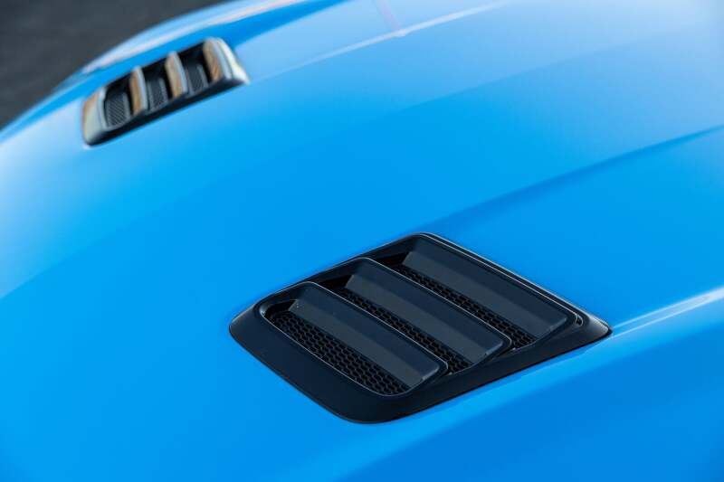 Roush 422325 2018-2023 fits Mustang Hood Heat Extractors - Gloss Black