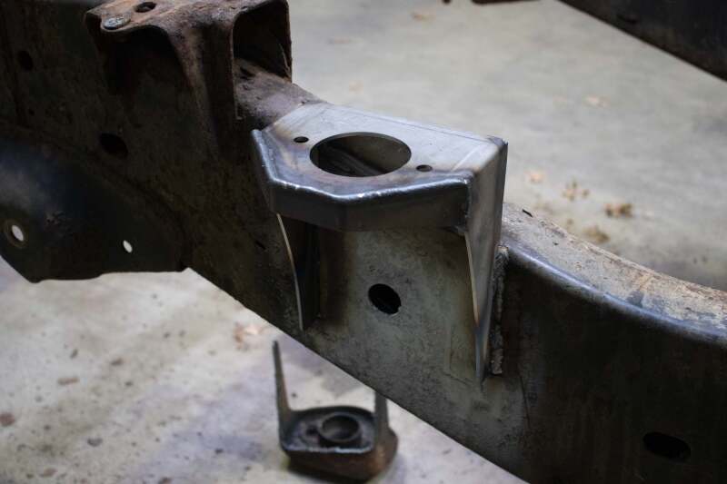 RustBuster RB7078 Rear Cab Mount