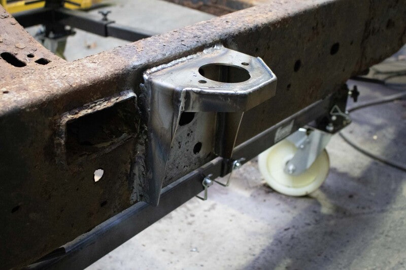 RustBuster RB7077 Center Cab Mount