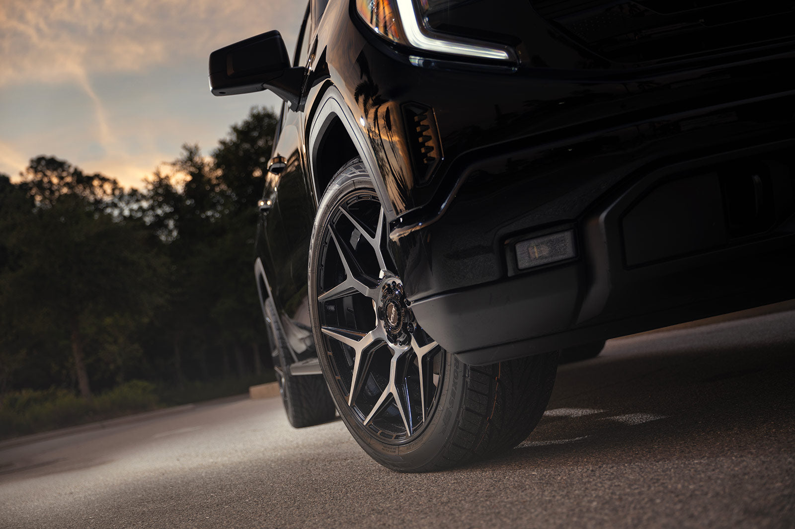 4PLAY 4P06-24100-6D55-18B1 Gen3 24x10 6x5.5 & 6x135mm 18et in Satin Black